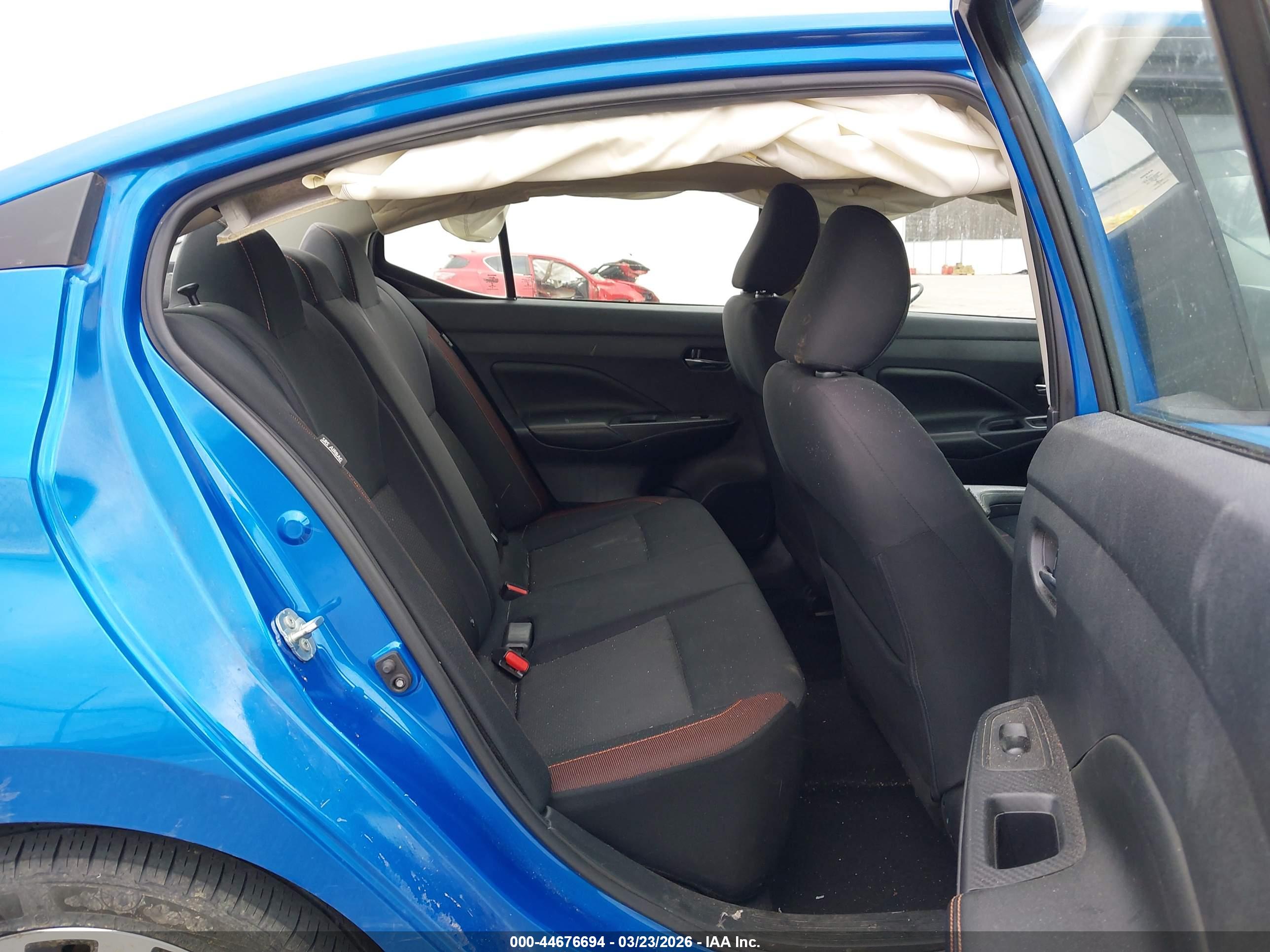 NISSAN VERSA image 8