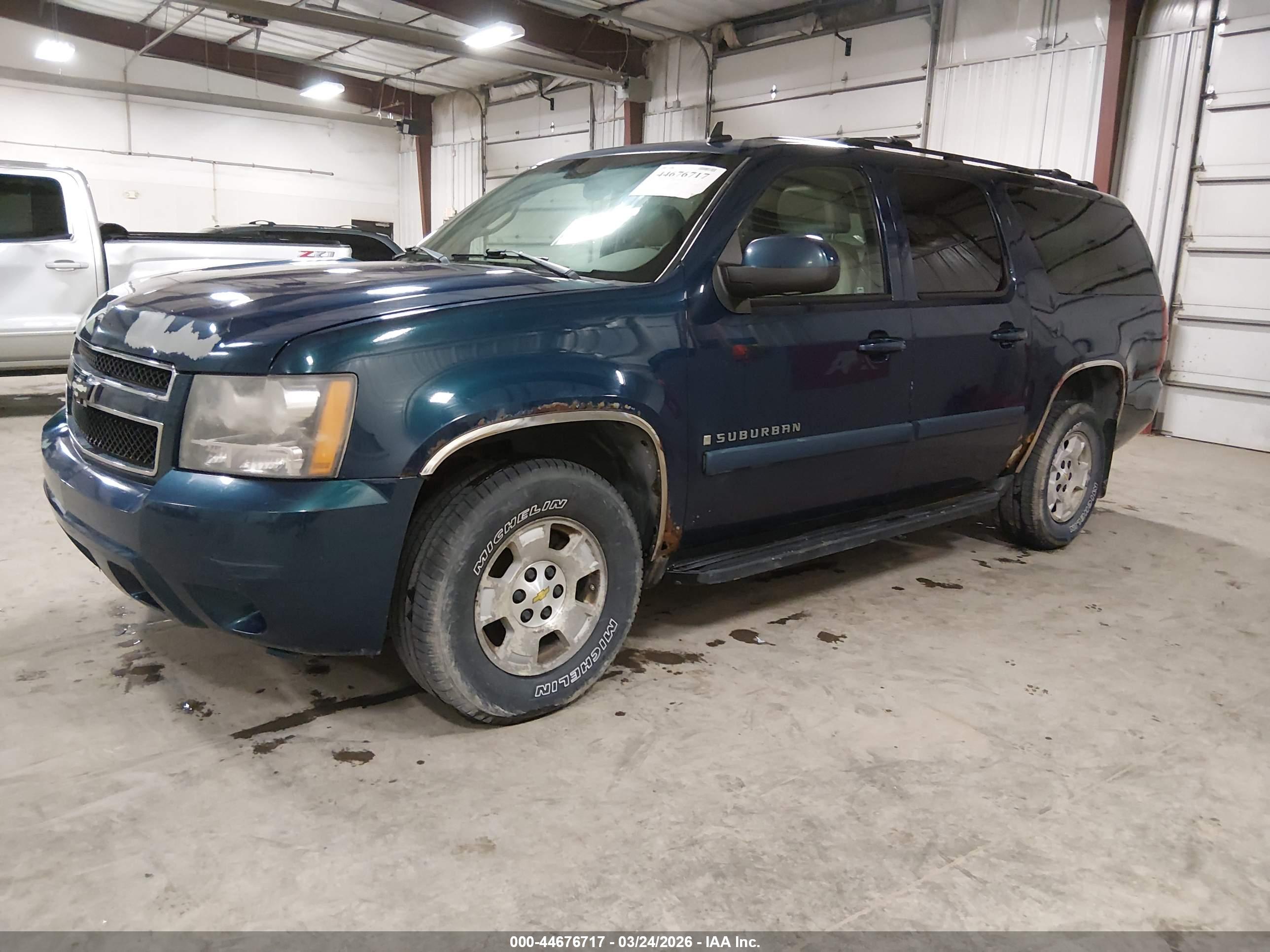 CHEVROLET SUBURBAN image 2