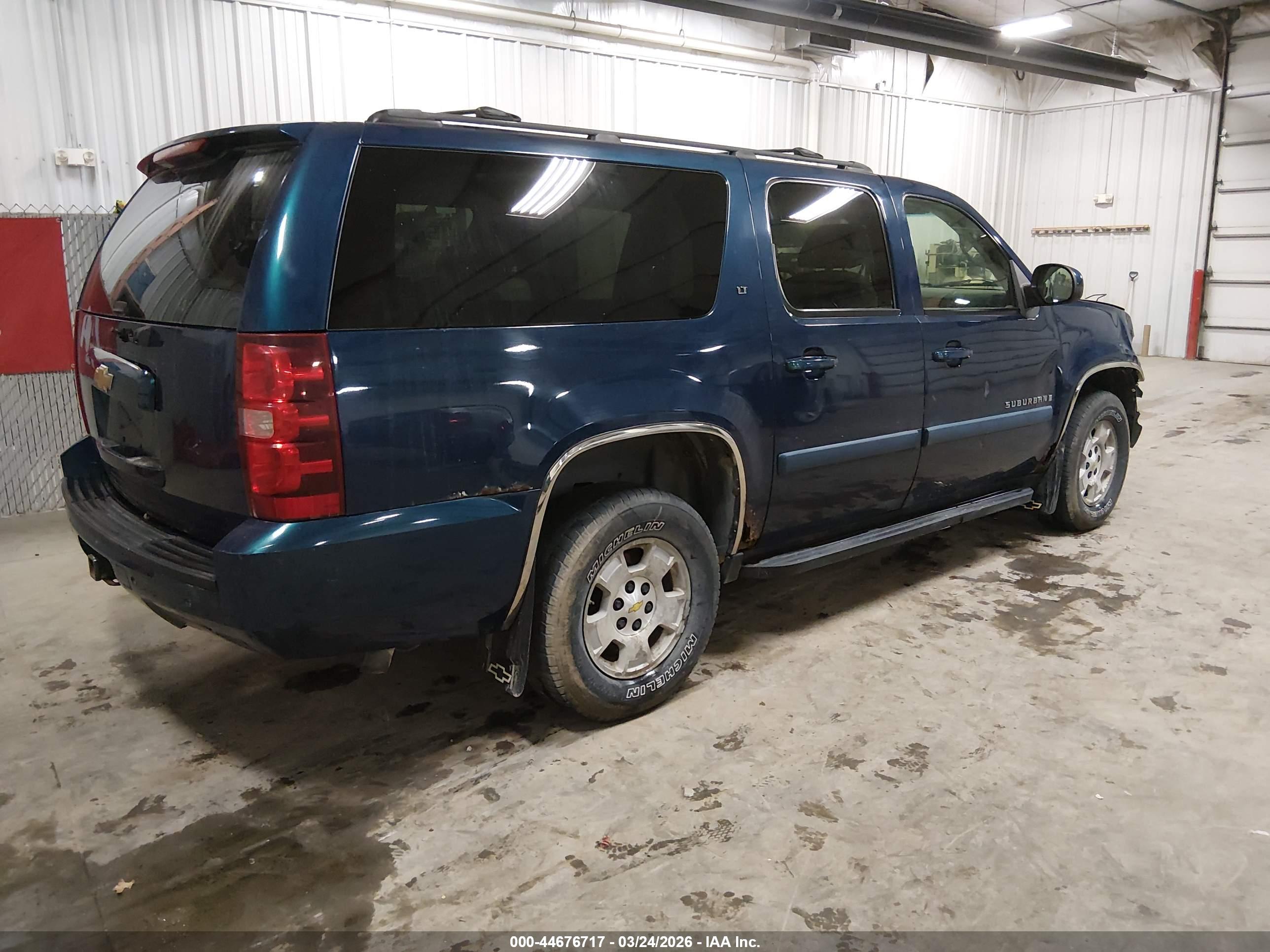 CHEVROLET SUBURBAN image 4