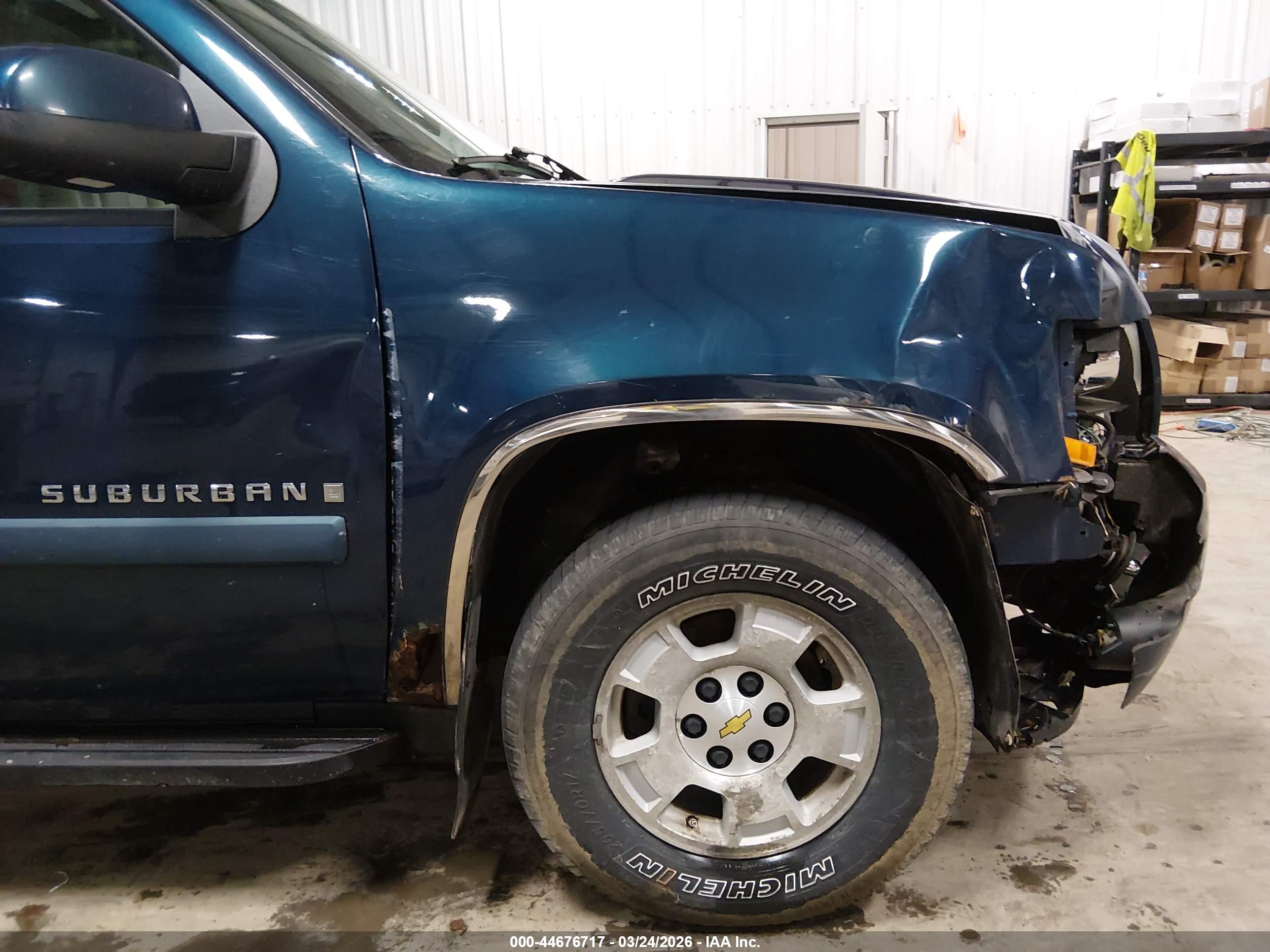 CHEVROLET SUBURBAN image 6