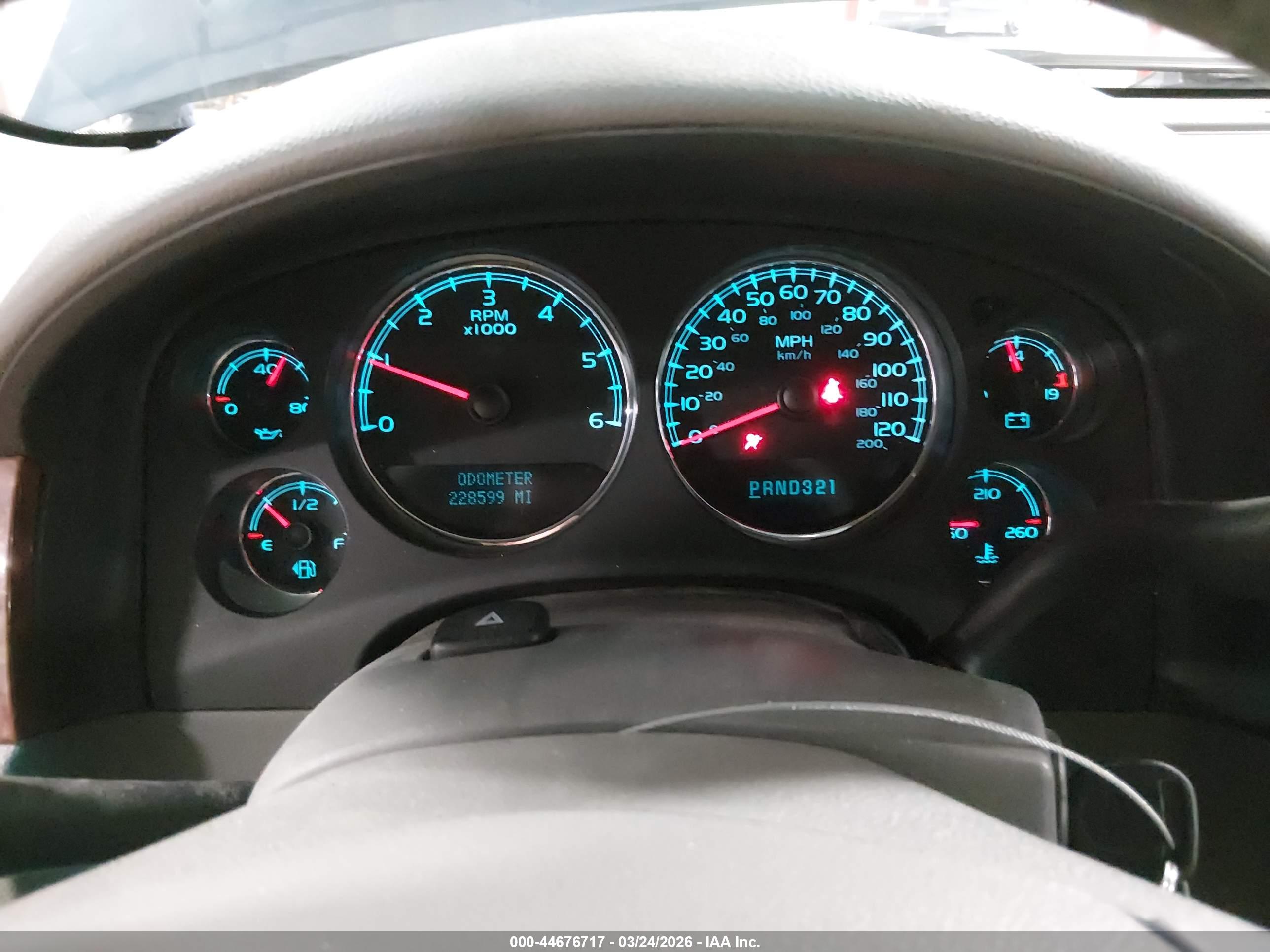 CHEVROLET SUBURBAN image 7