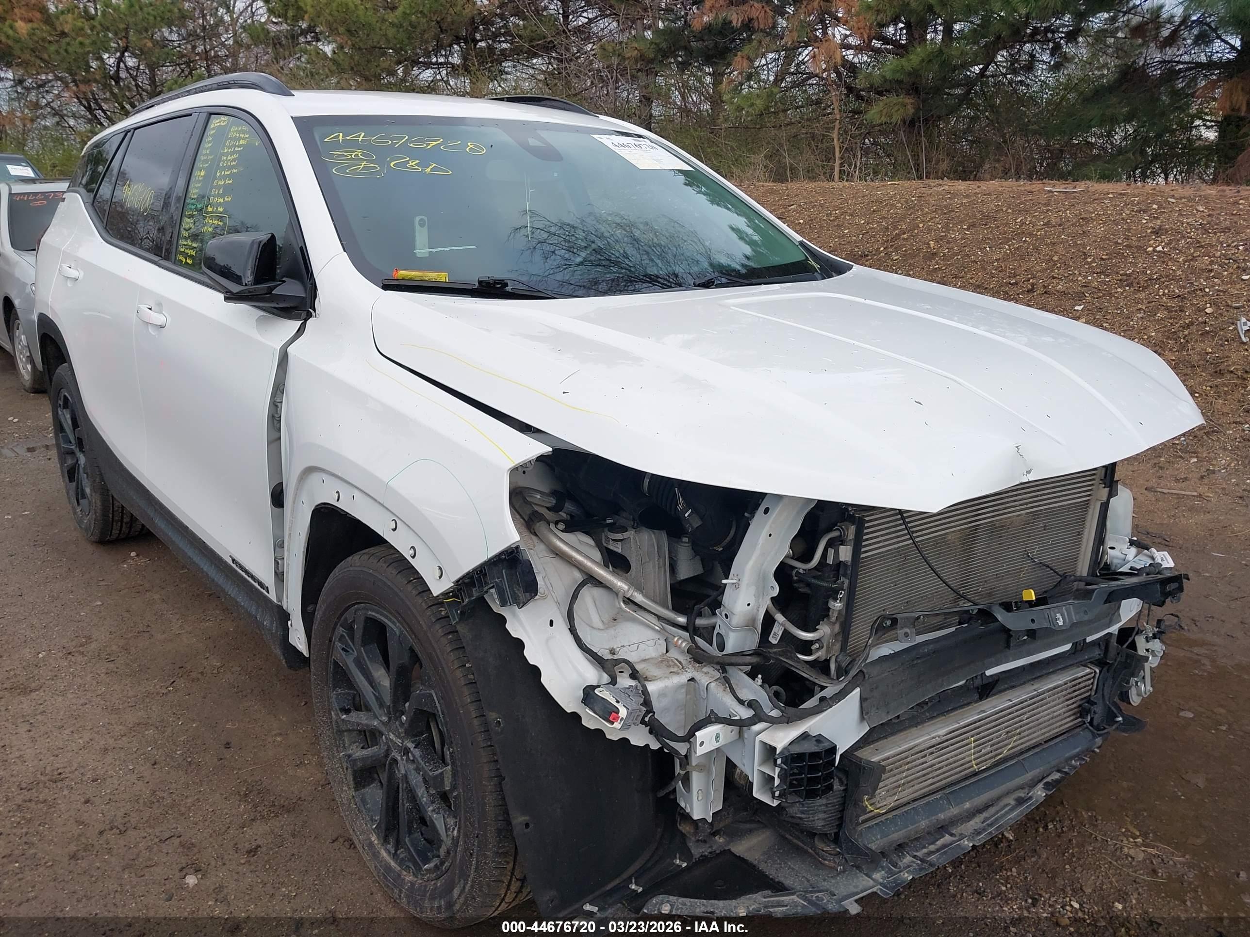 GMC TERRAIN image 6