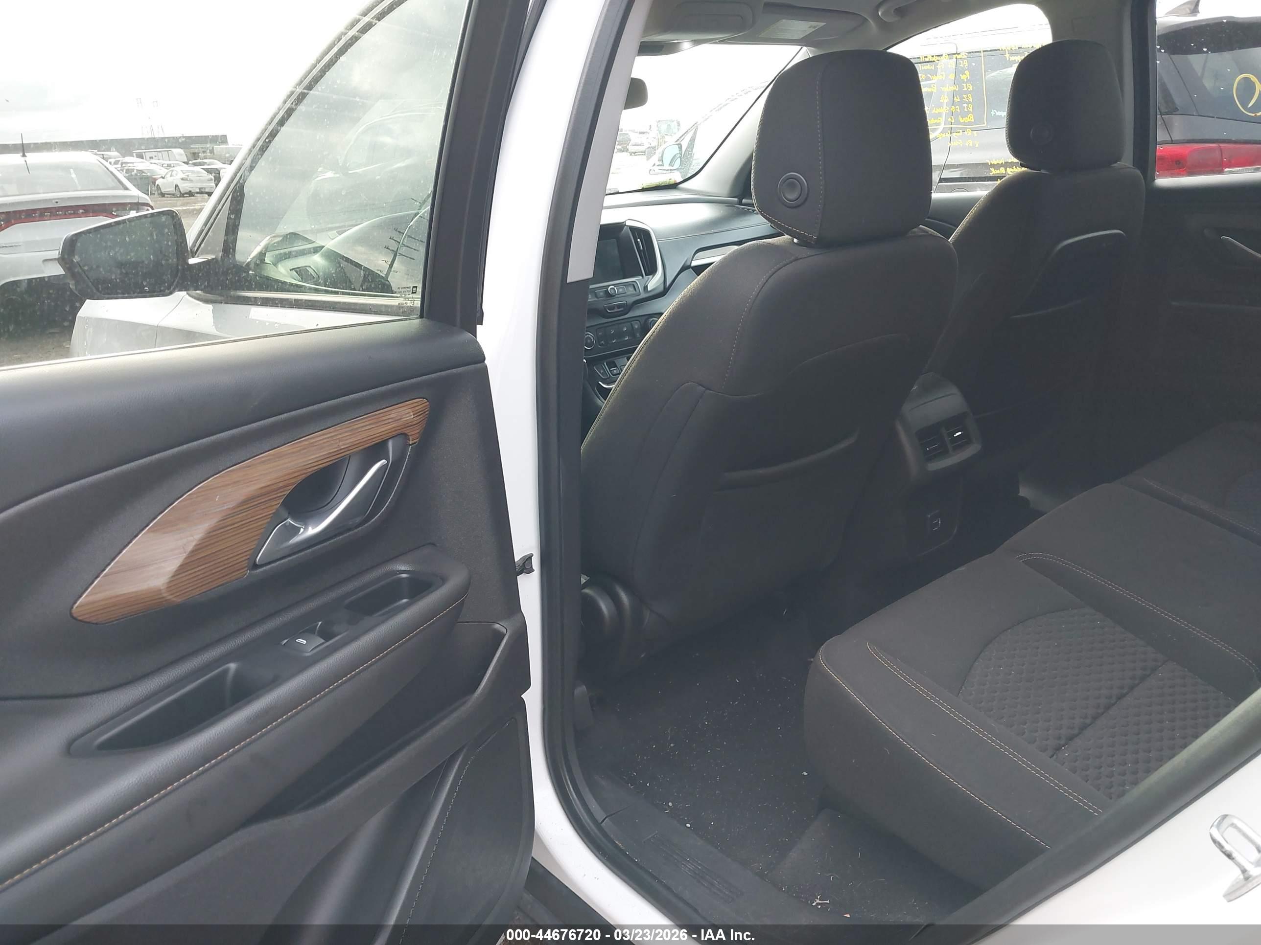 GMC TERRAIN image 8