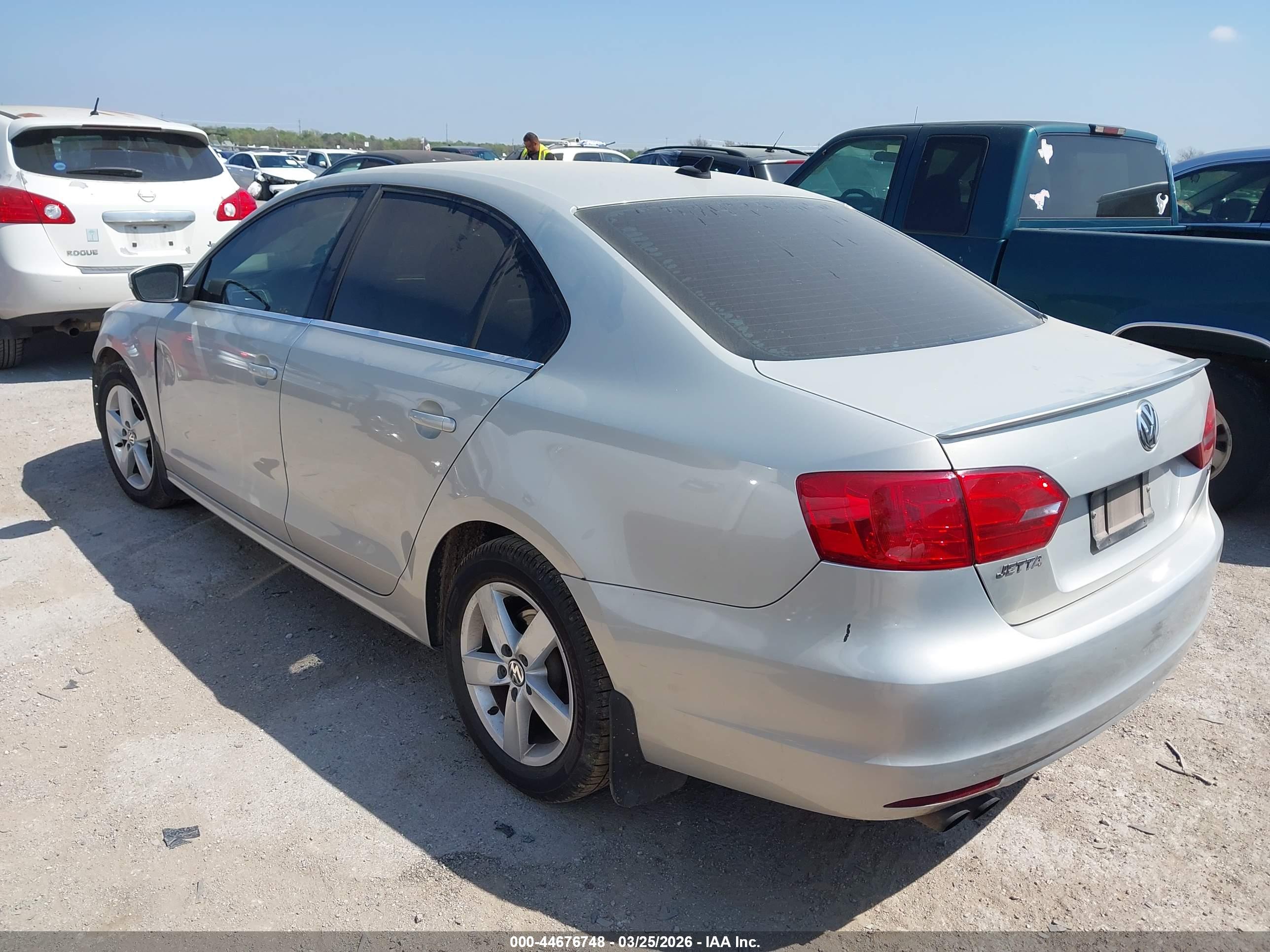 VOLKSWAGEN JETTA image 3
