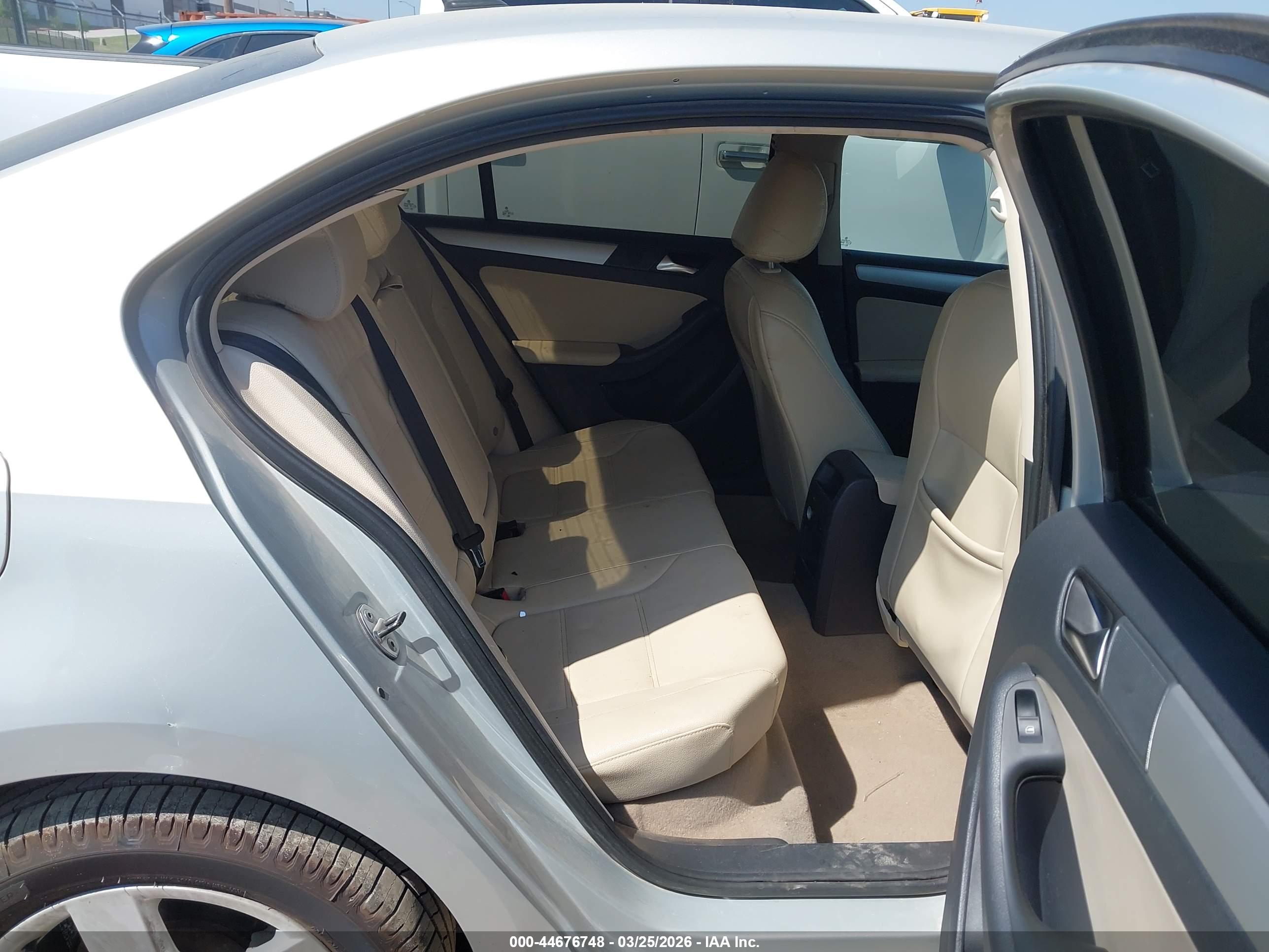 VOLKSWAGEN JETTA image 8