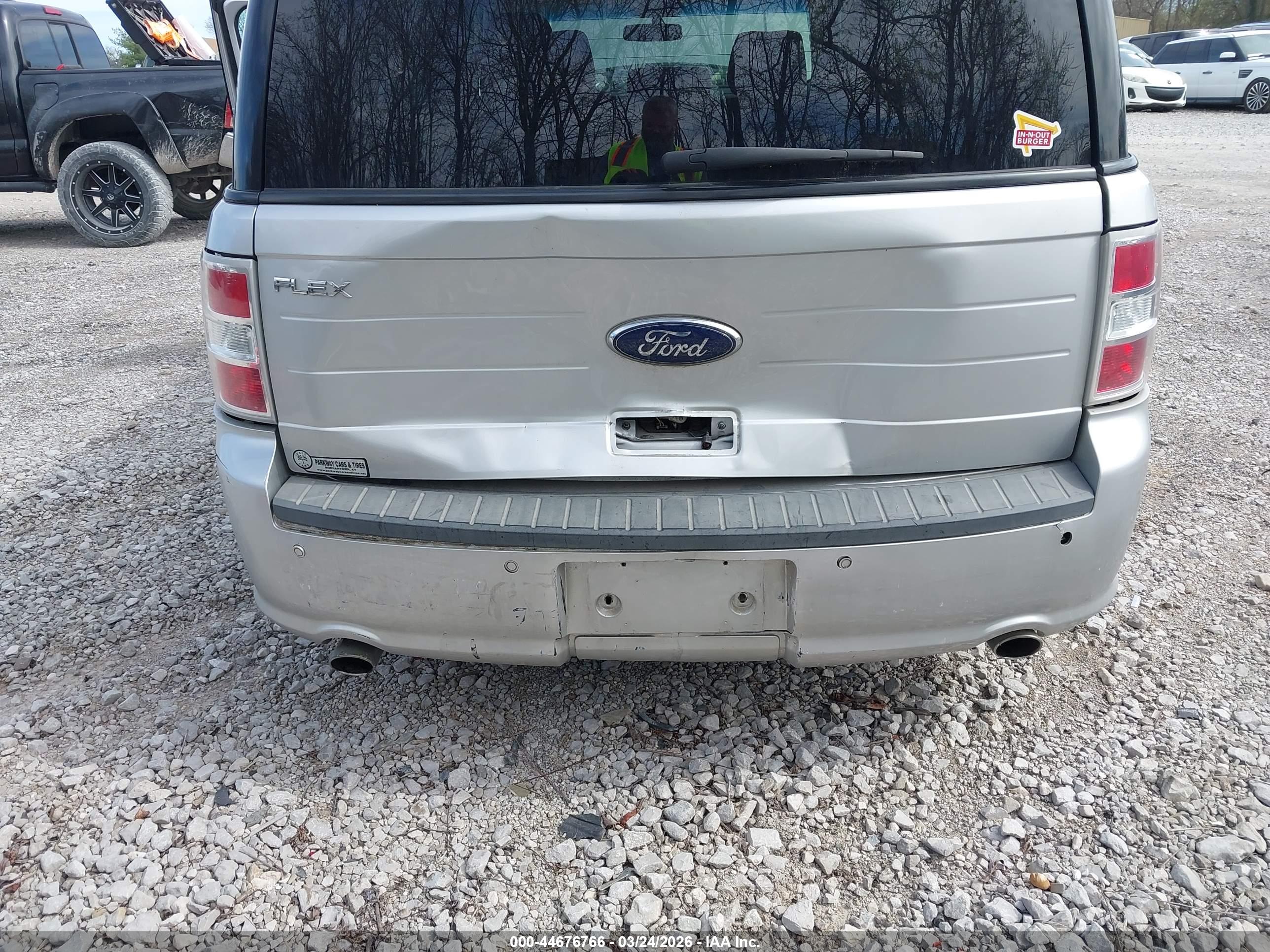 FORD FLEX image 6