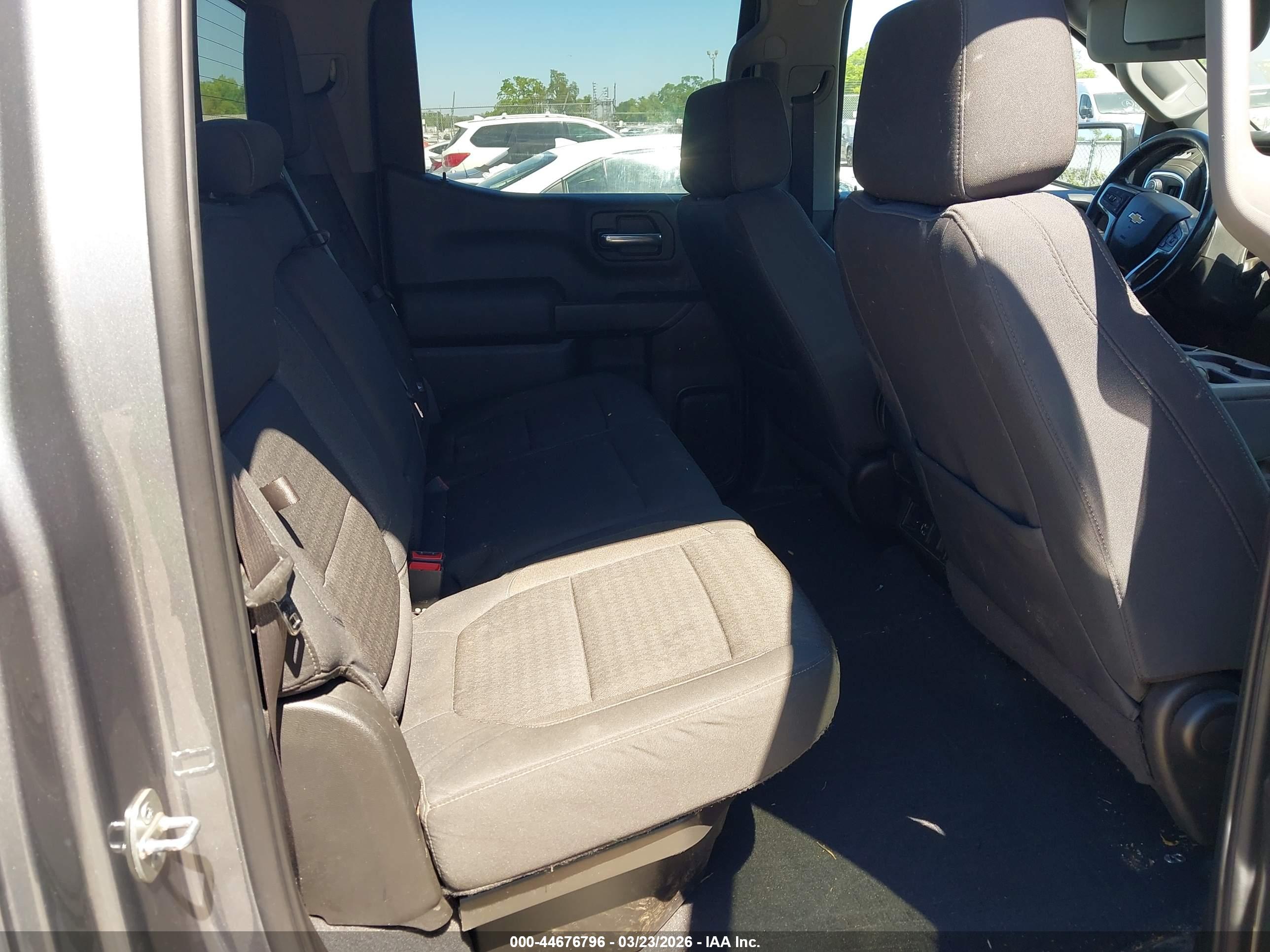 CHEVROLET SILVERADO image 8