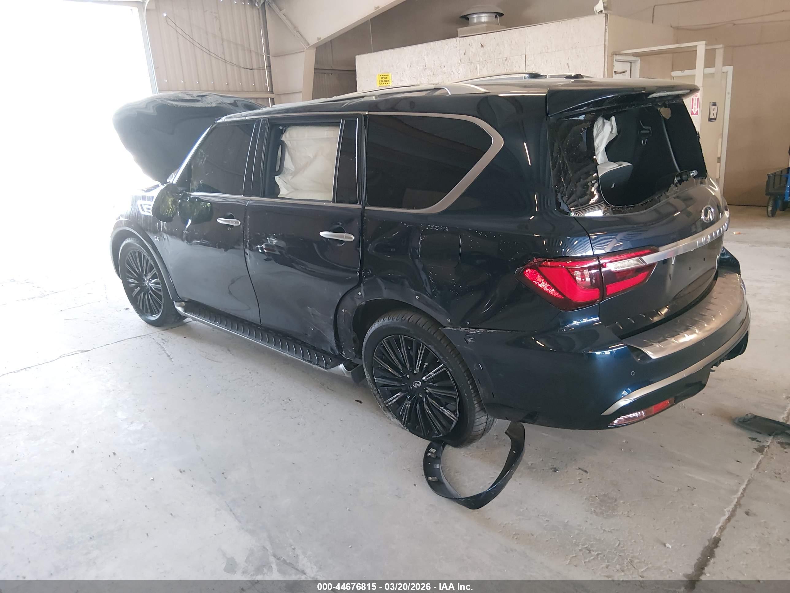 INFINITI QX80 image 3