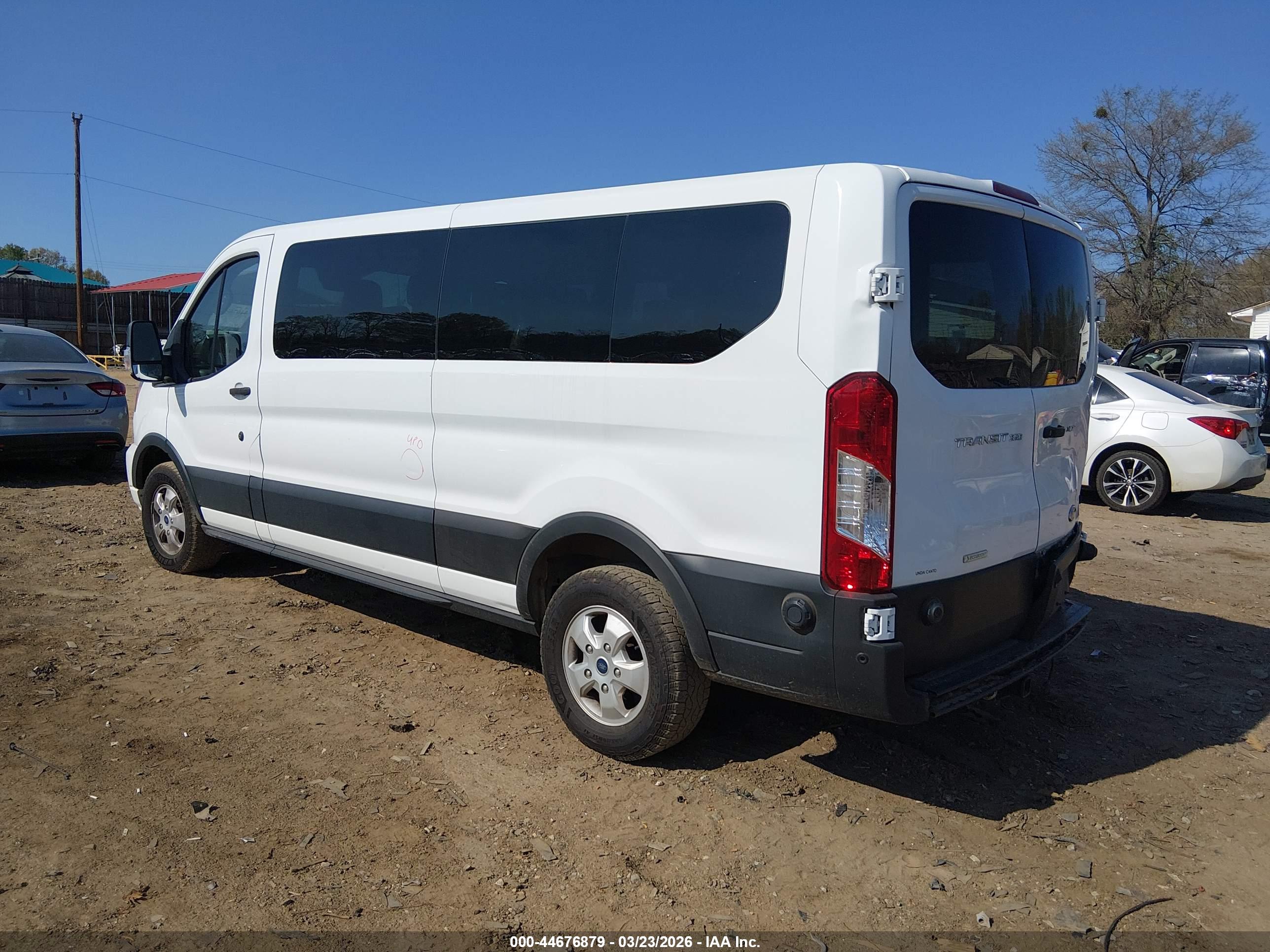 FORD TRANSIT-350 image 3