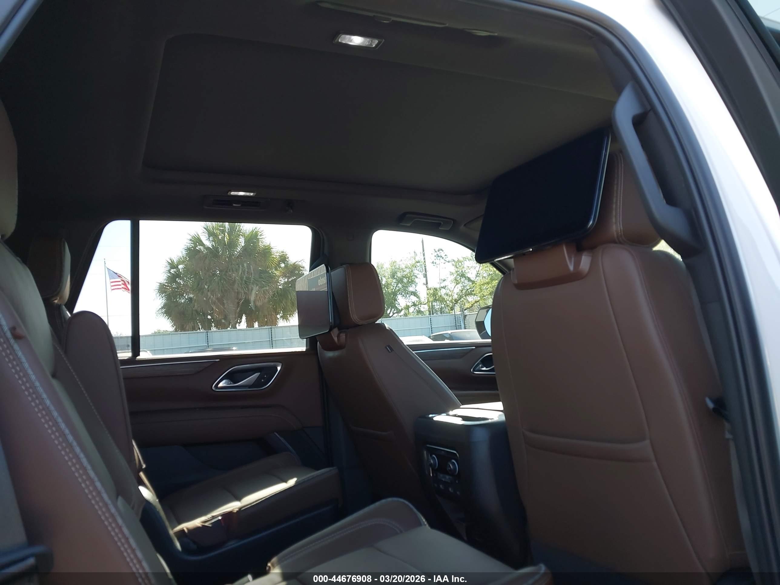 CHEVROLET TAHOE image 8