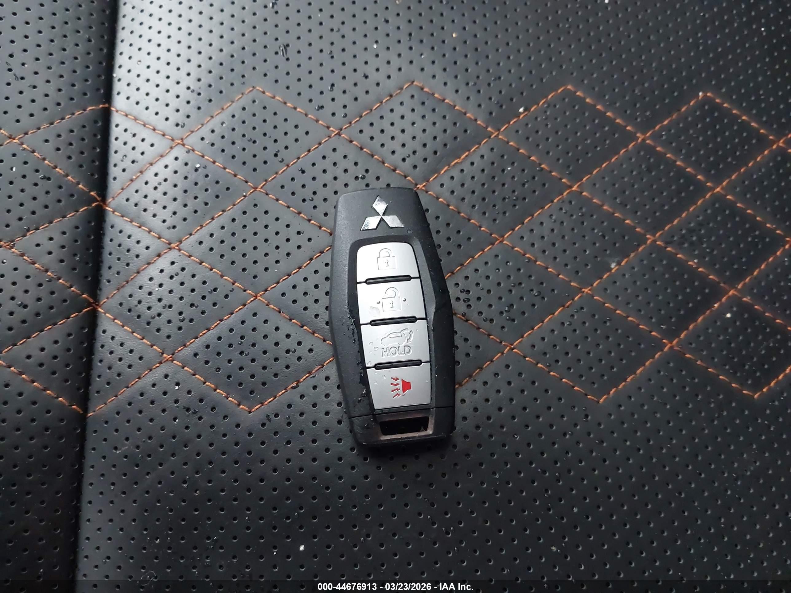 MITSUBISHI OUTLANDER image 11
