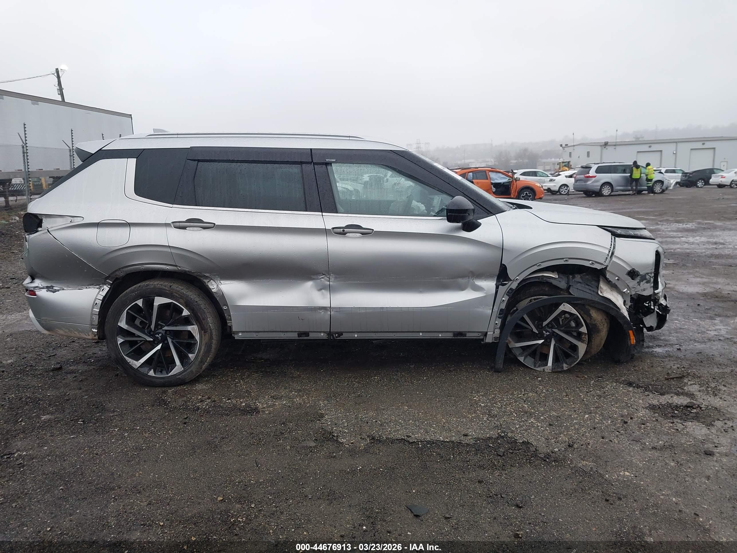 MITSUBISHI OUTLANDER image 6