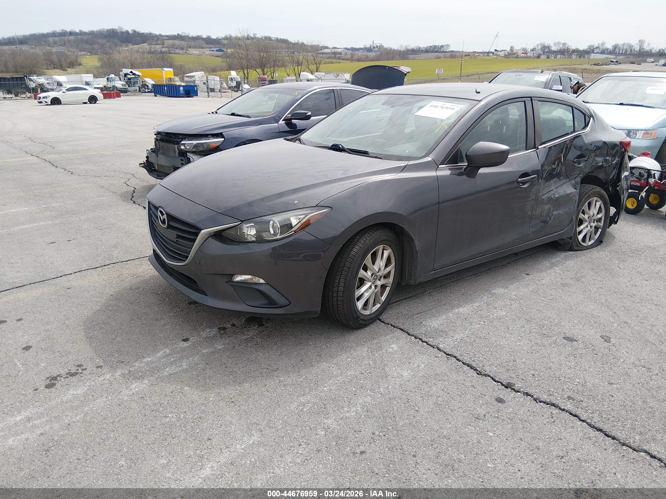 MAZDA MAZDA3 image 2