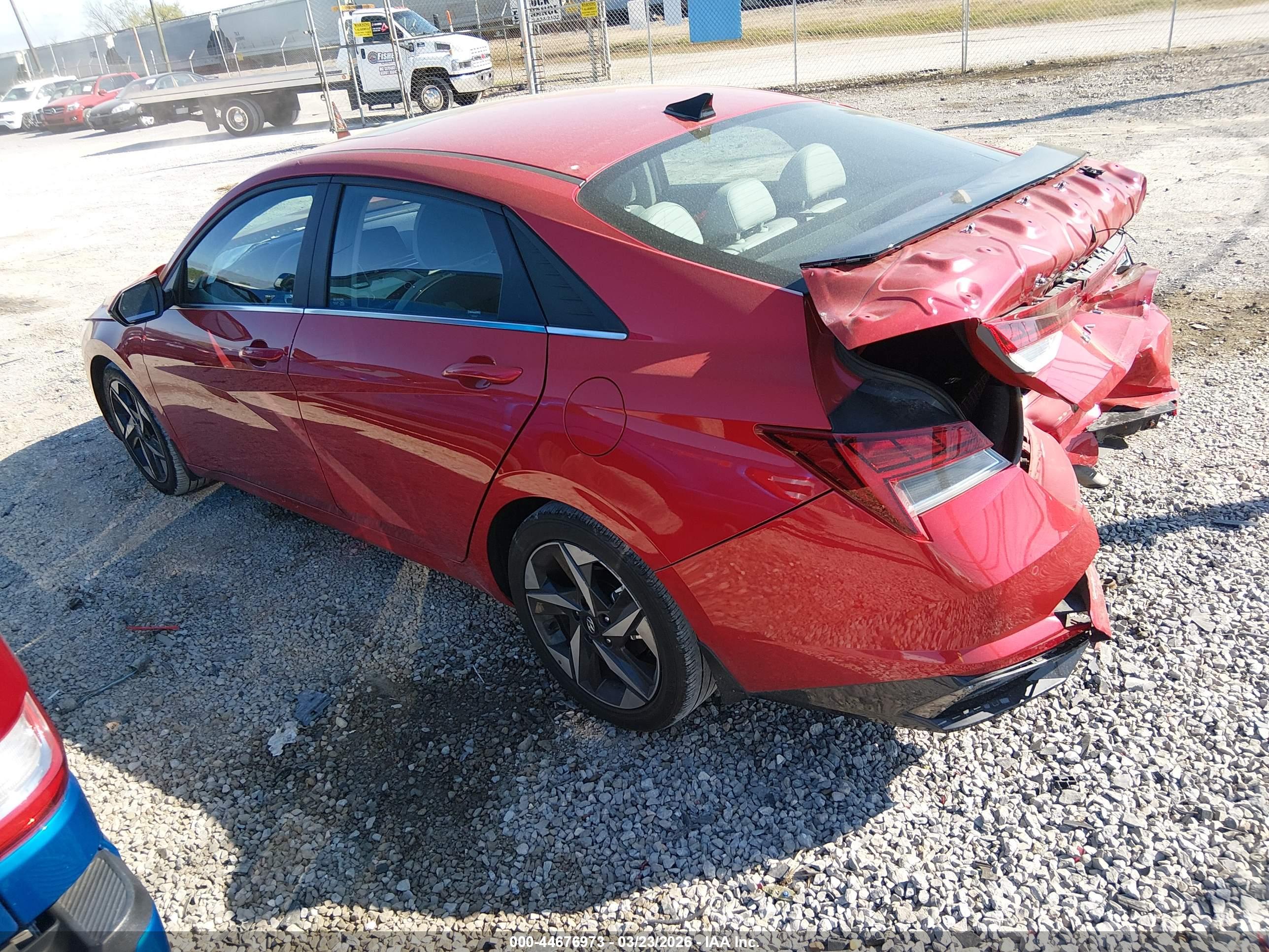 HYUNDAI ELANTRA image 3