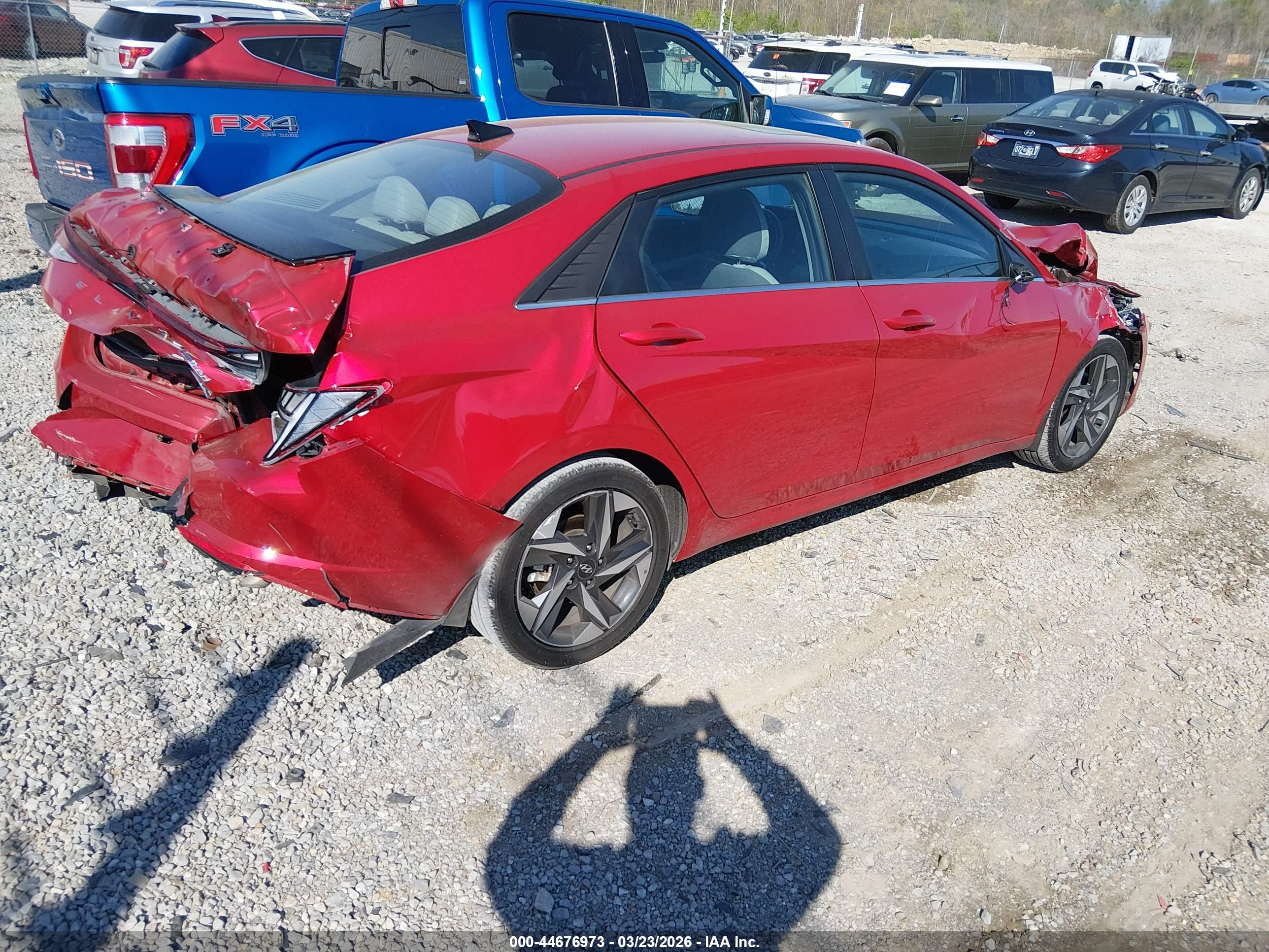 HYUNDAI ELANTRA image 4