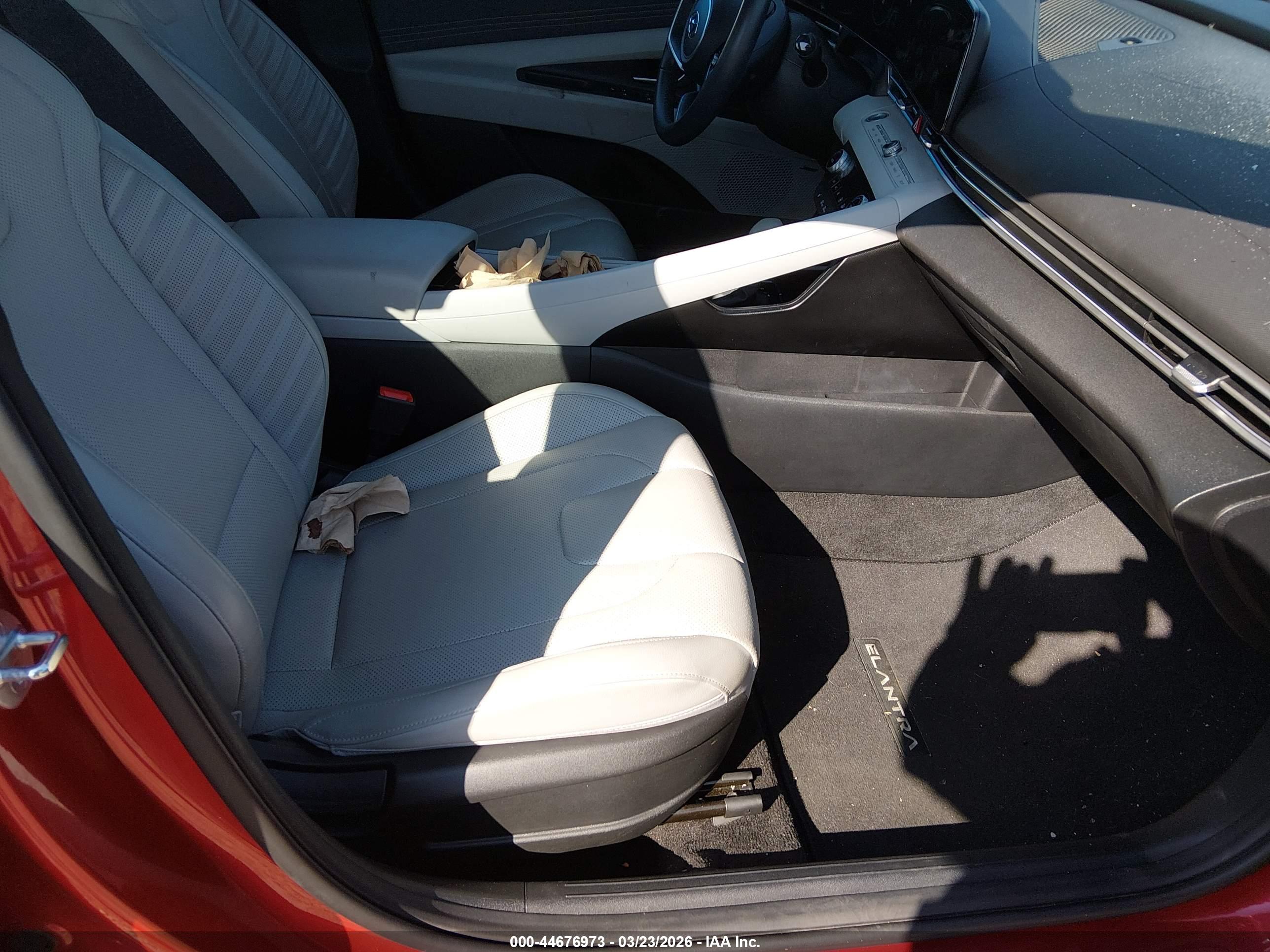 HYUNDAI ELANTRA image 5