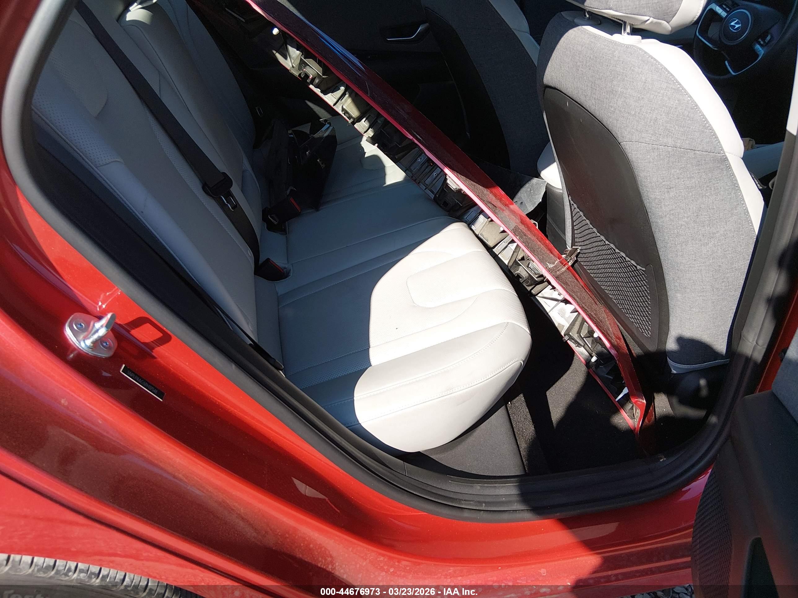 HYUNDAI ELANTRA image 8