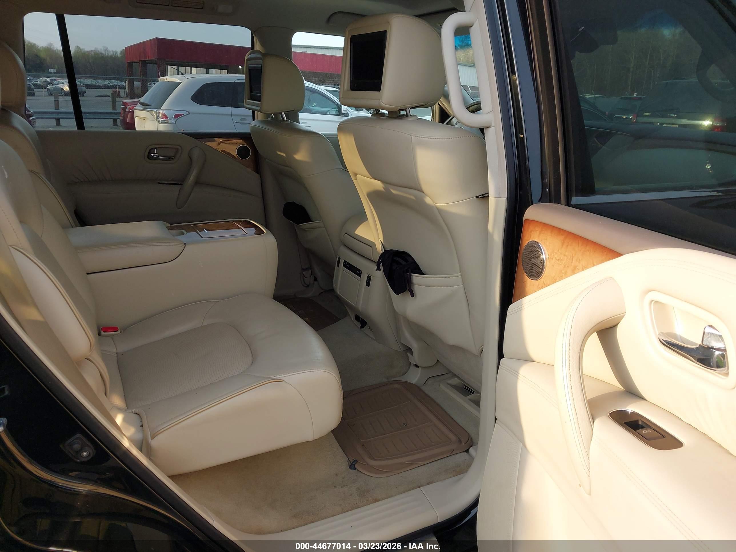 INFINITI QX56 image 8