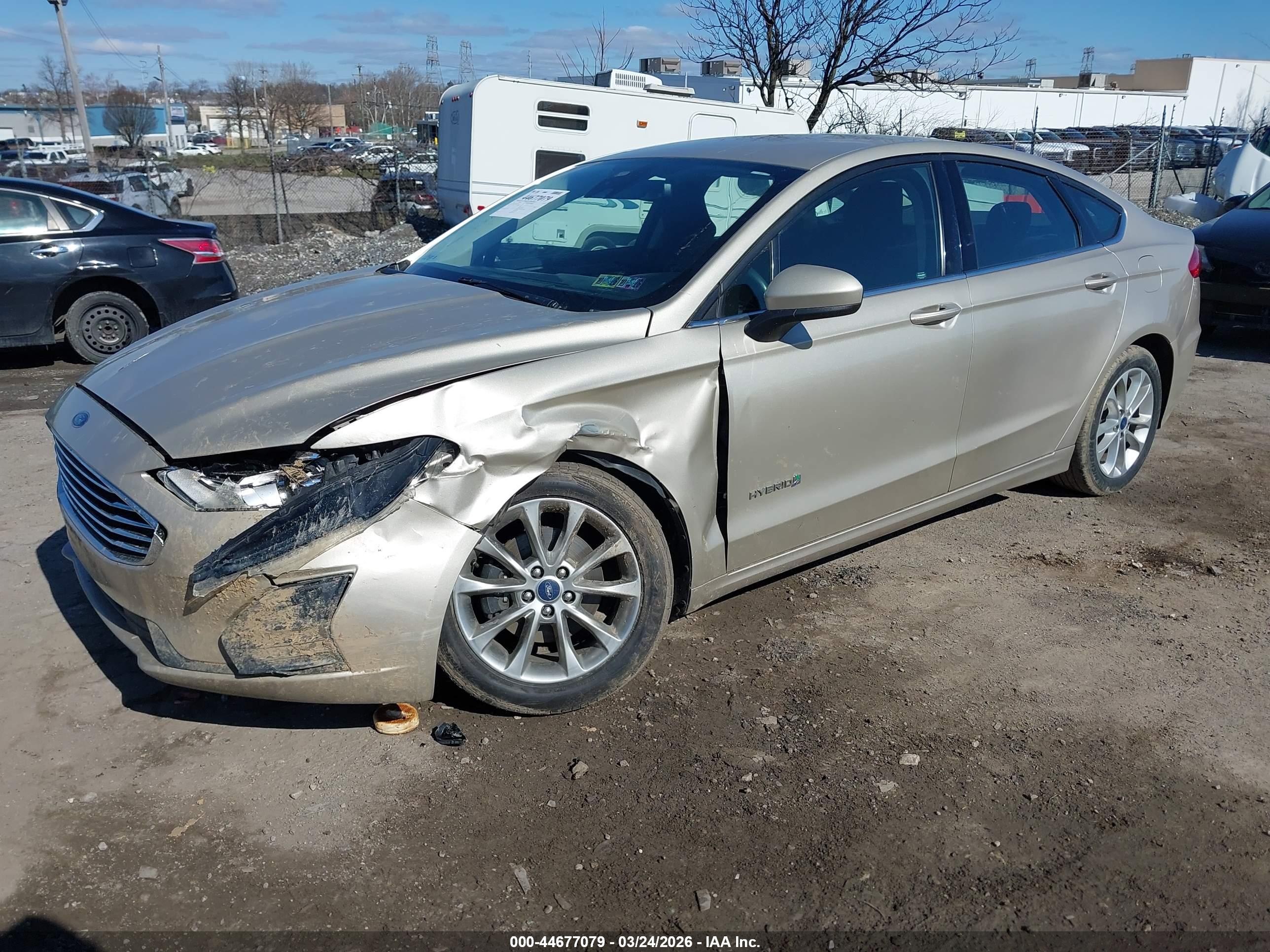 FORD FUSION image 2