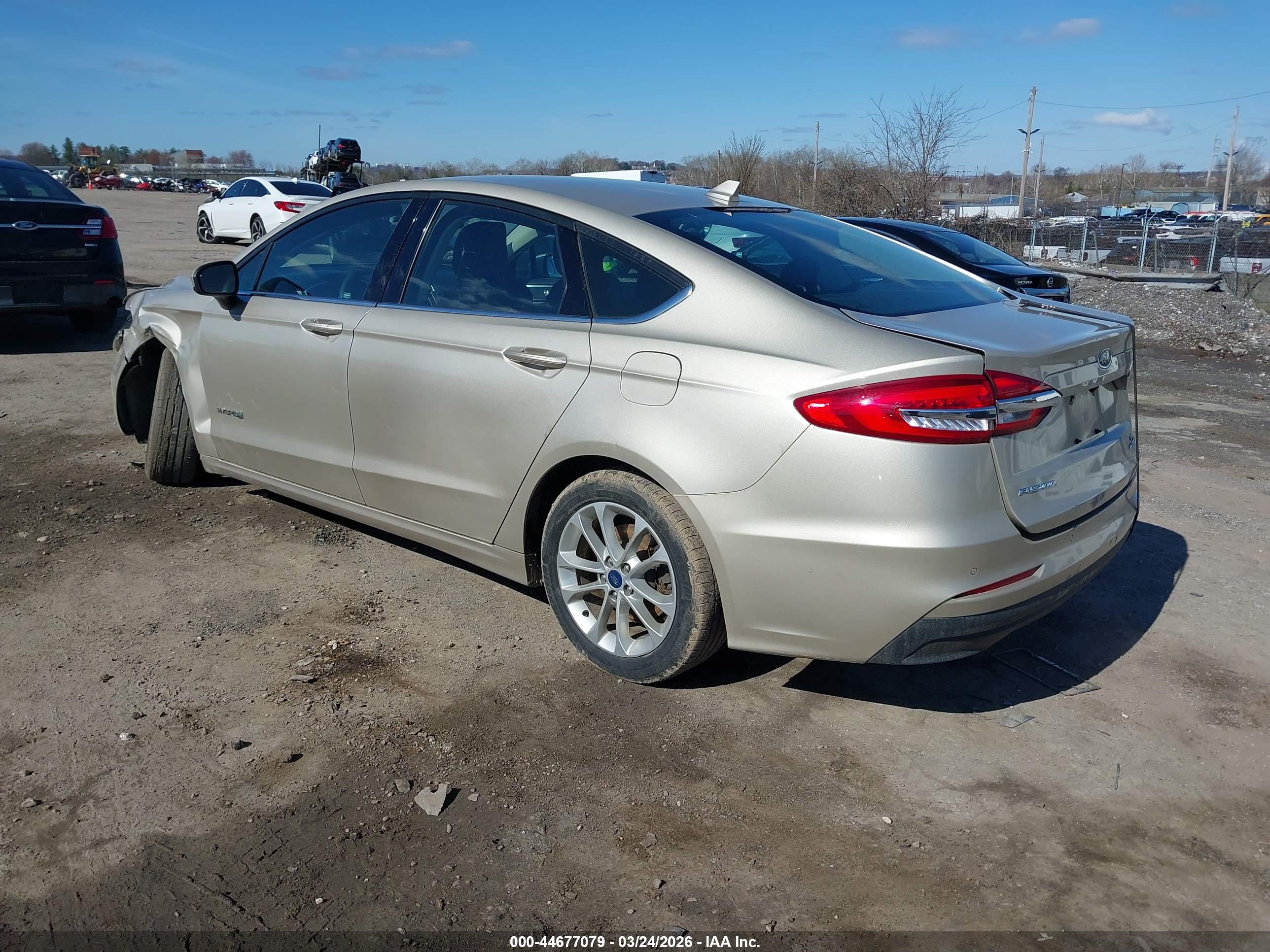 FORD FUSION image 3