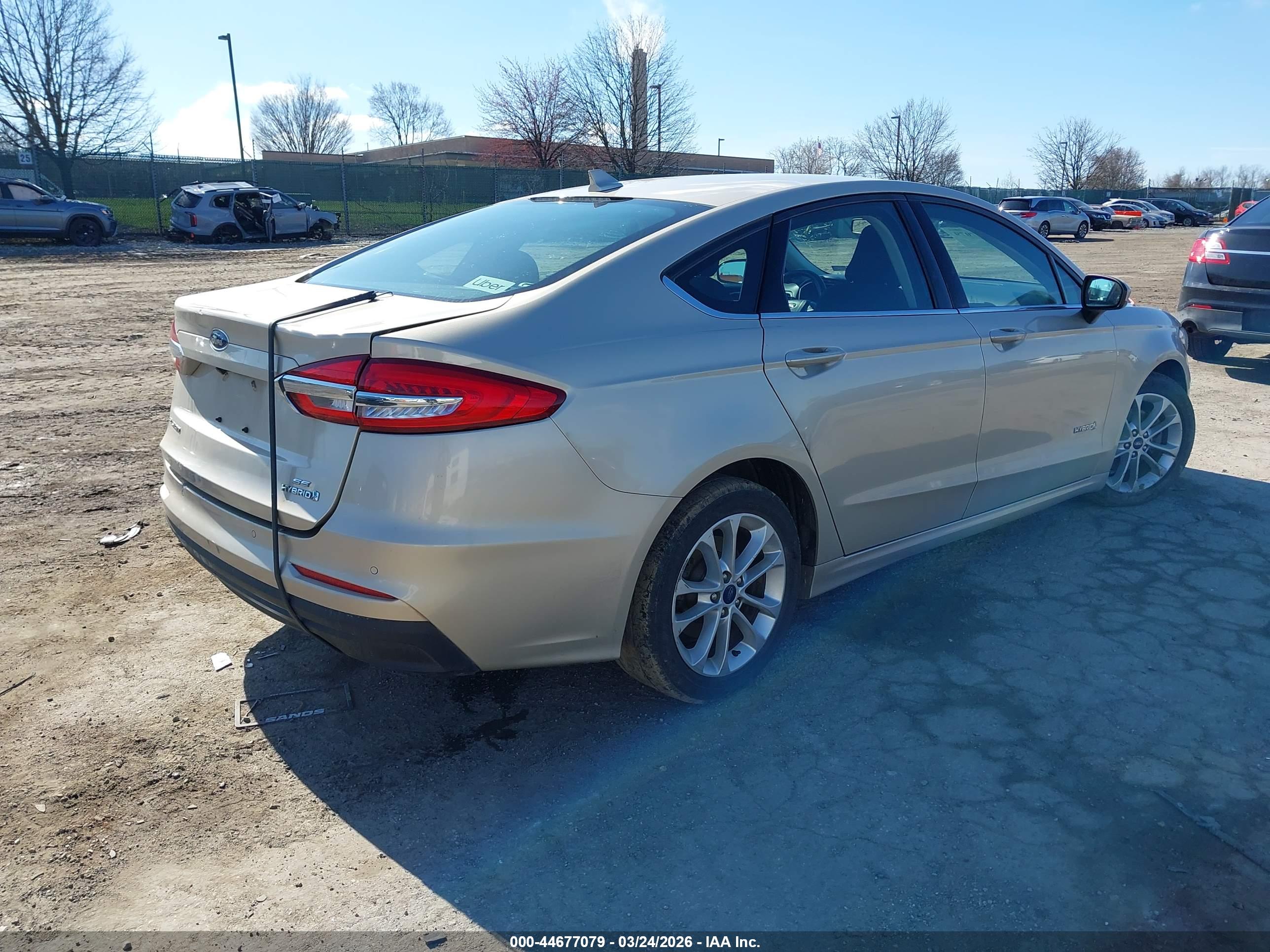 FORD FUSION image 4