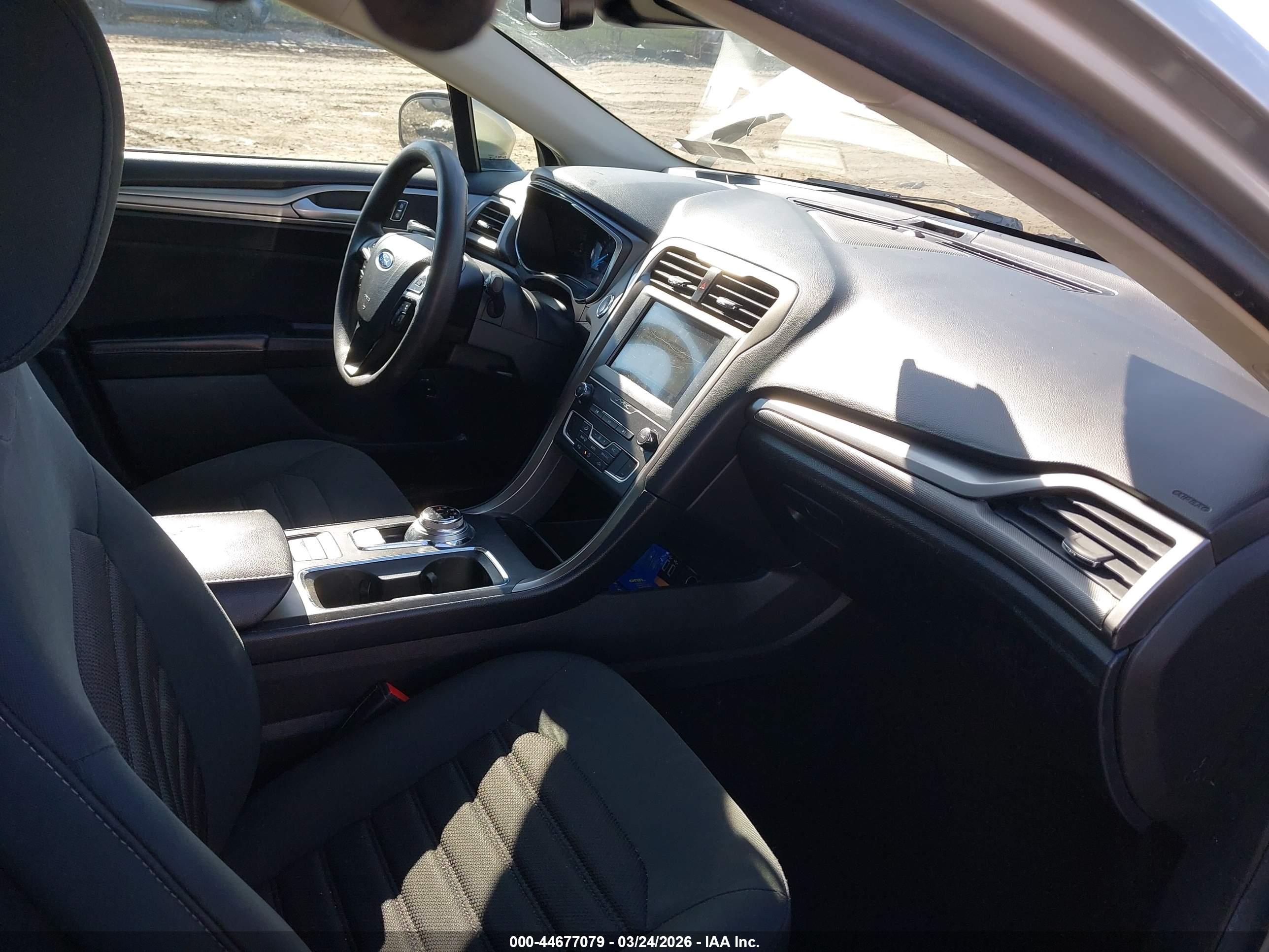 FORD FUSION image 5