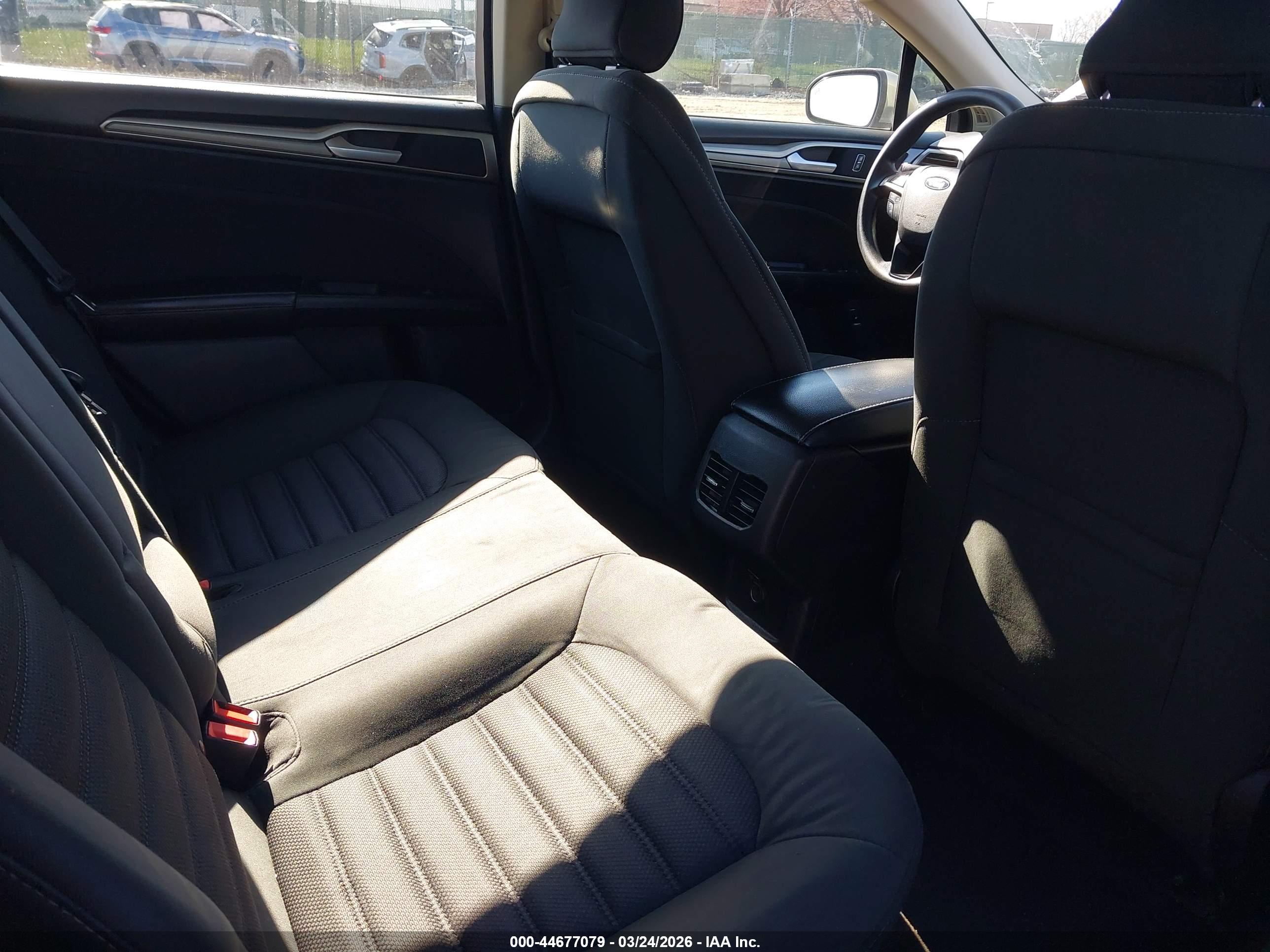 FORD FUSION image 8