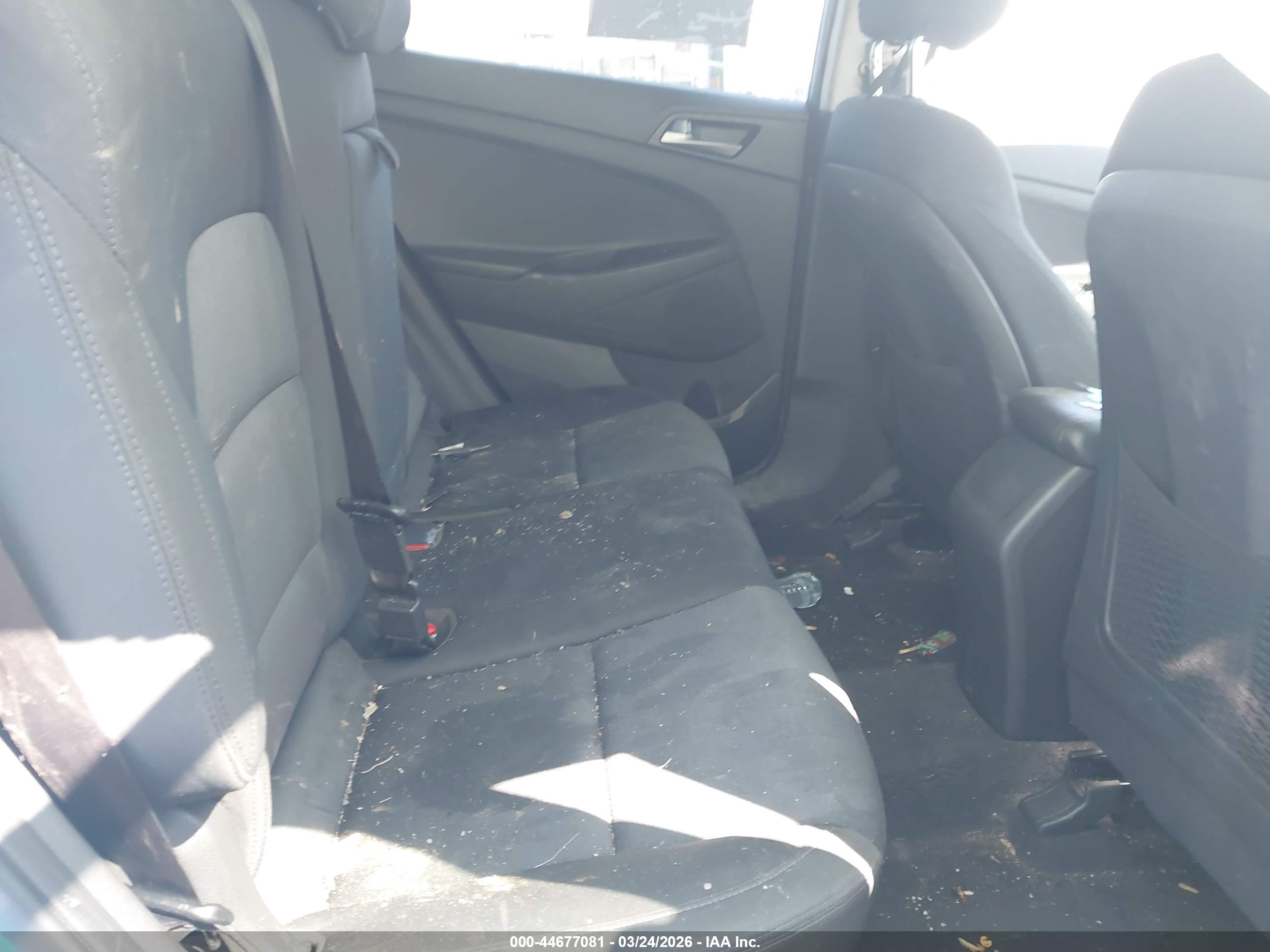 HYUNDAI TUCSON image 8