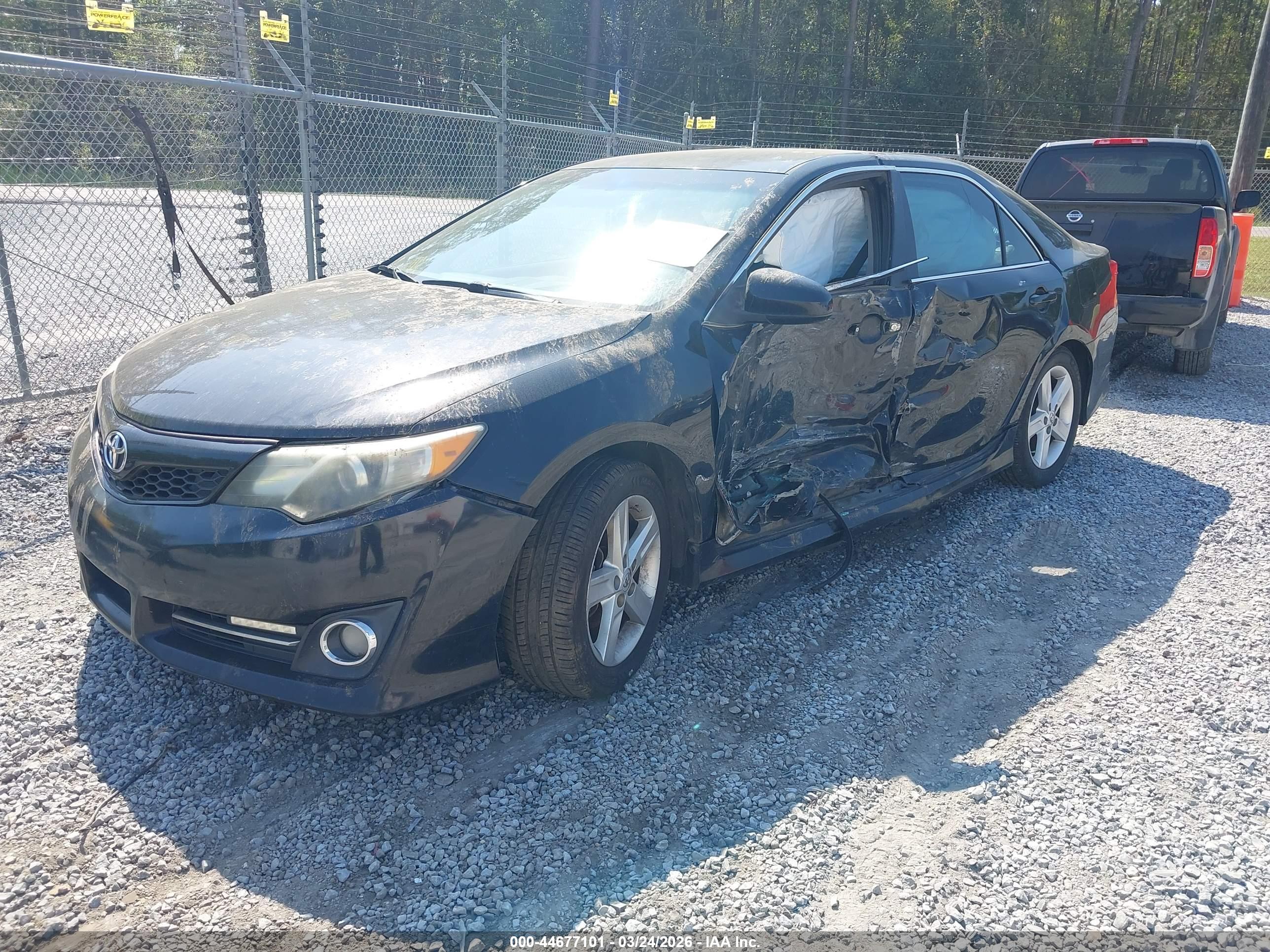 TOYOTA CAMRY image 2