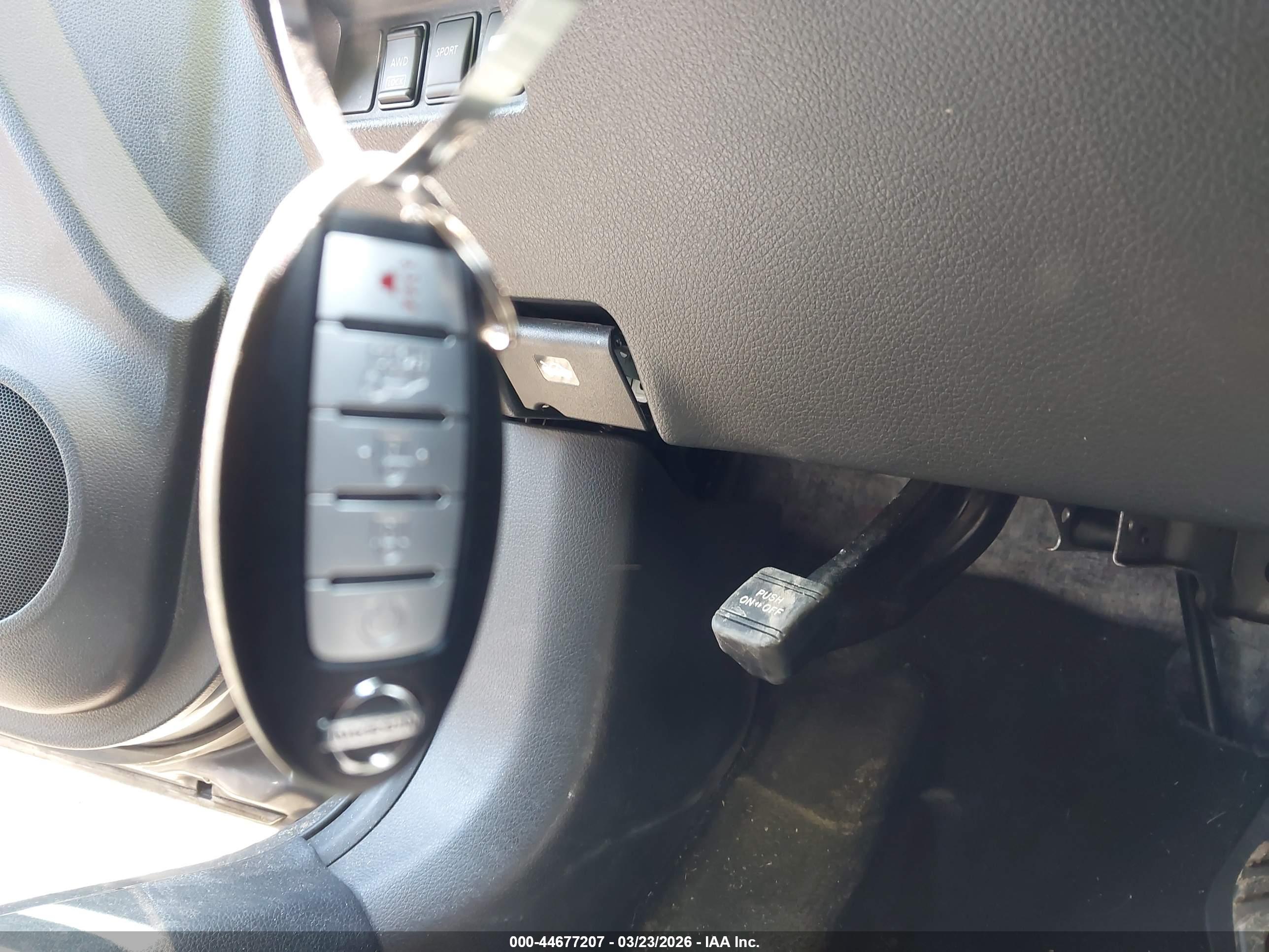 NISSAN ROGUE image 11