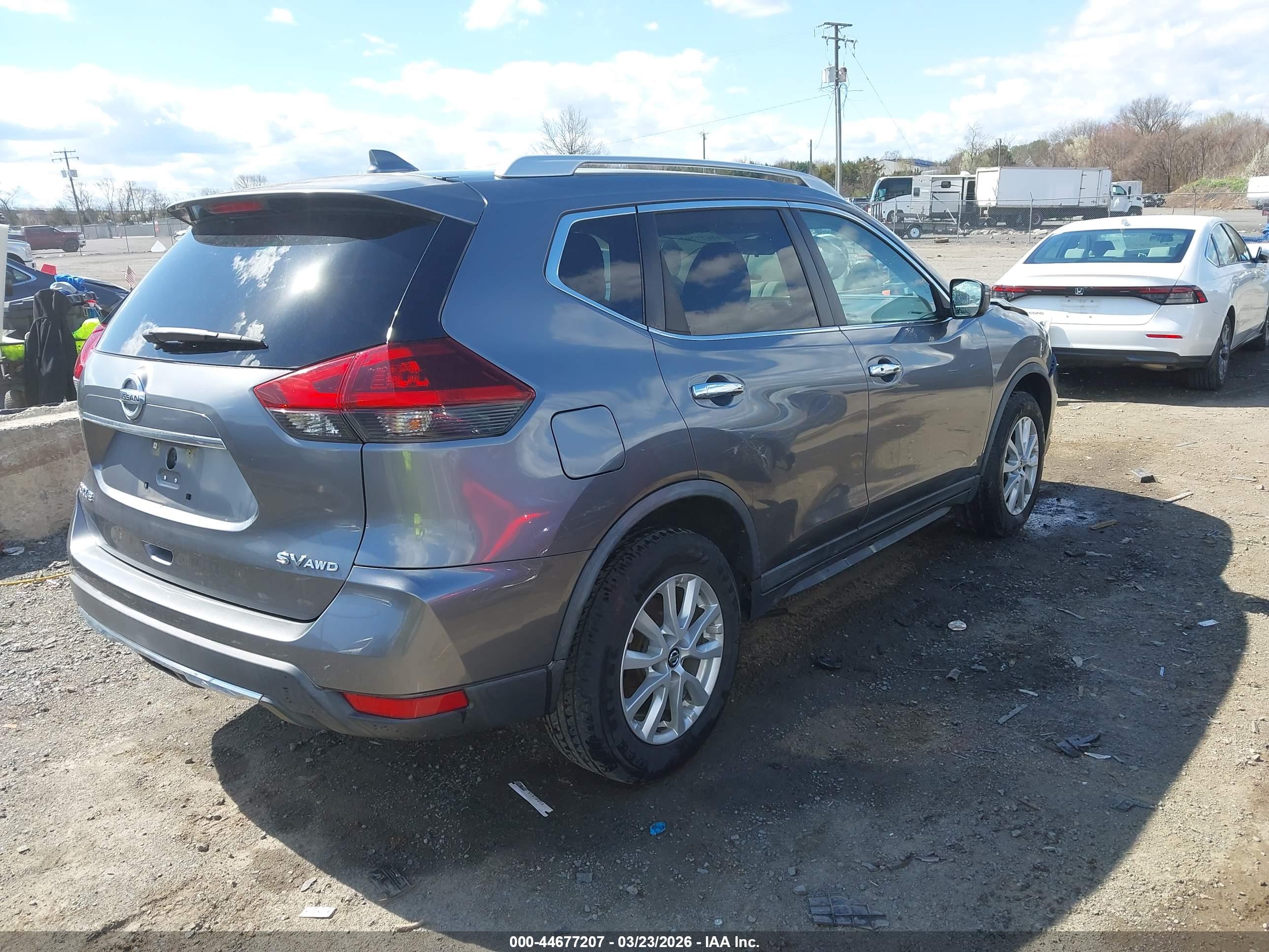 NISSAN ROGUE image 4