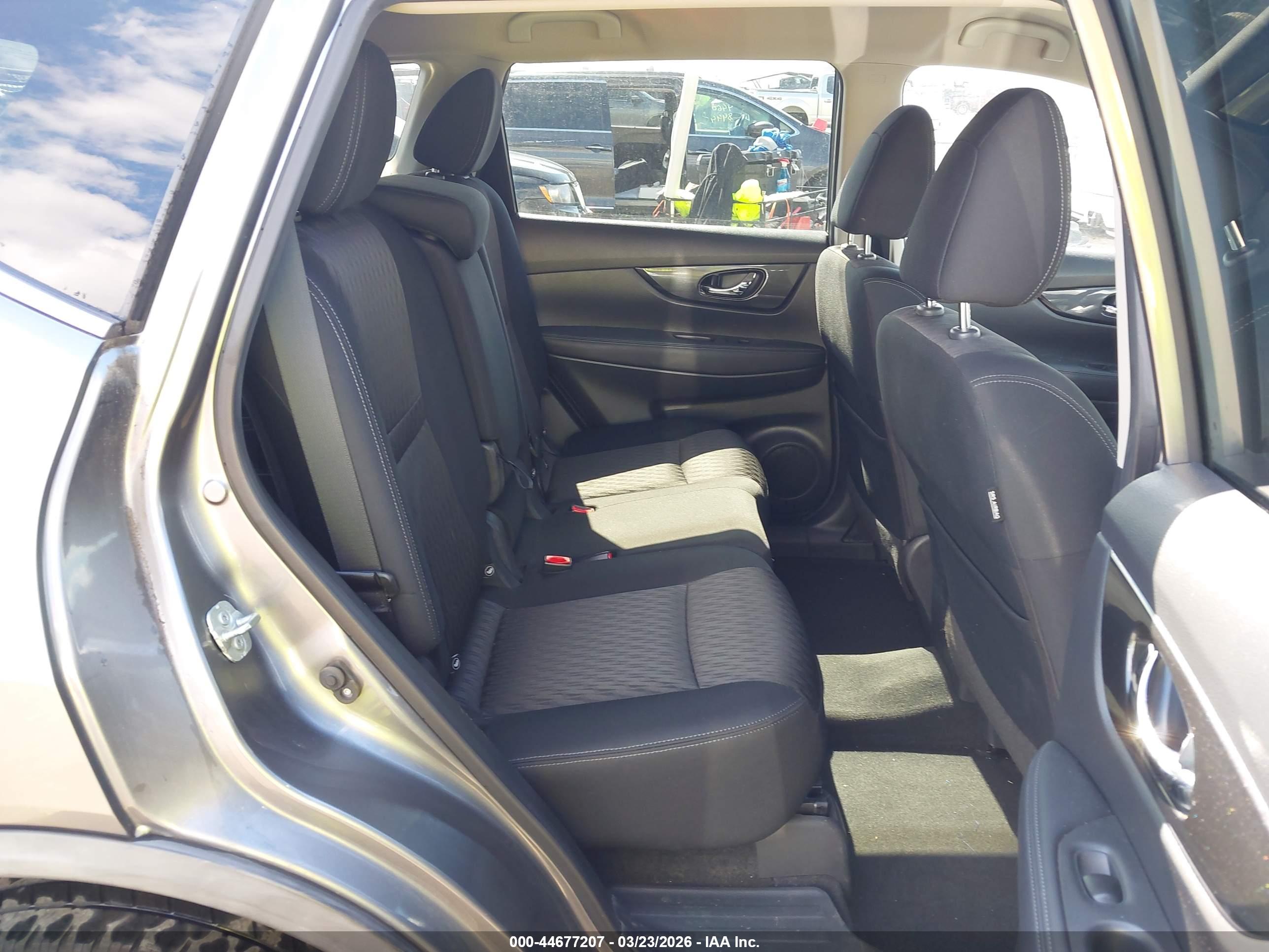 NISSAN ROGUE image 8