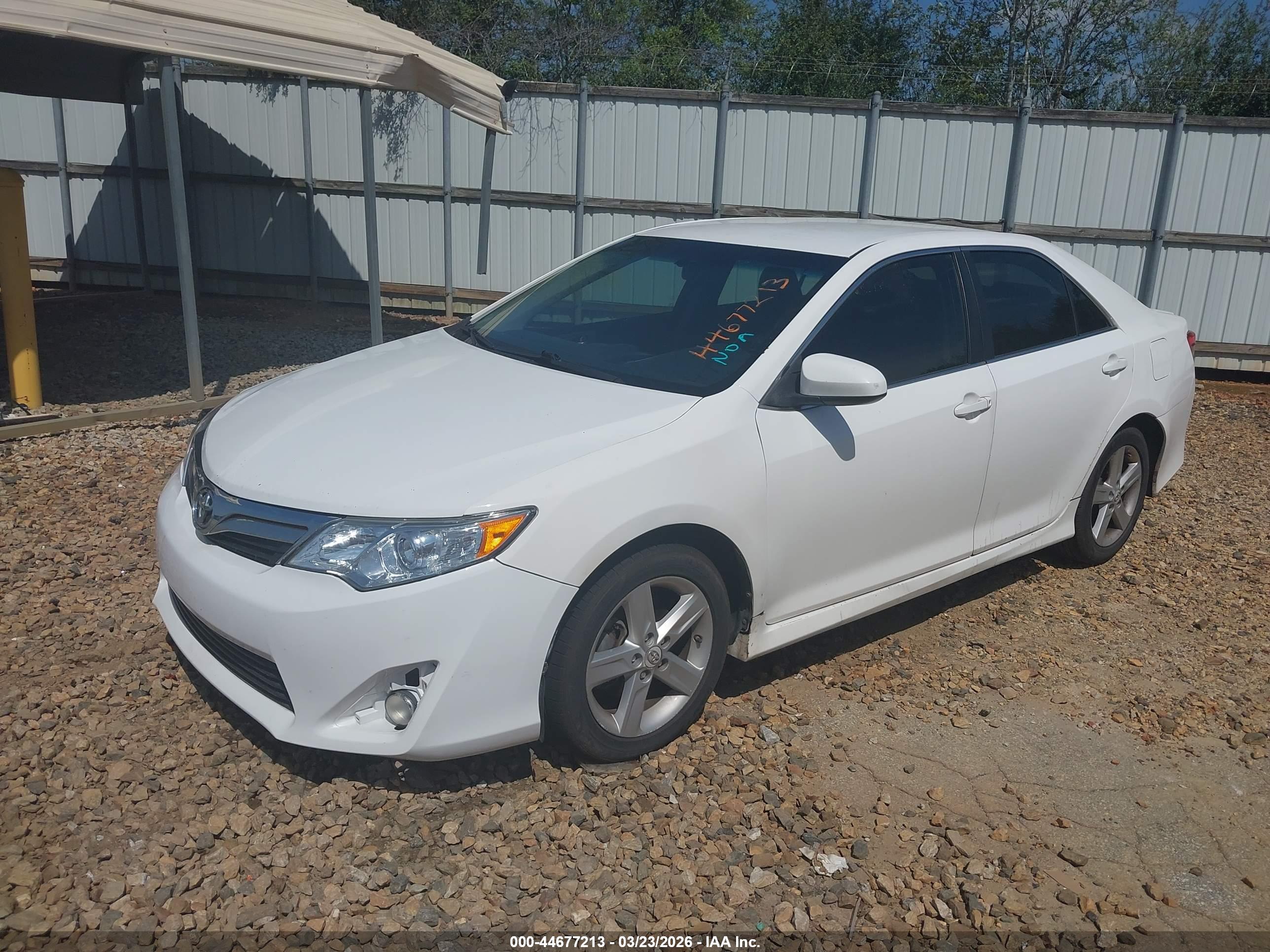 TOYOTA CAMRY image 2