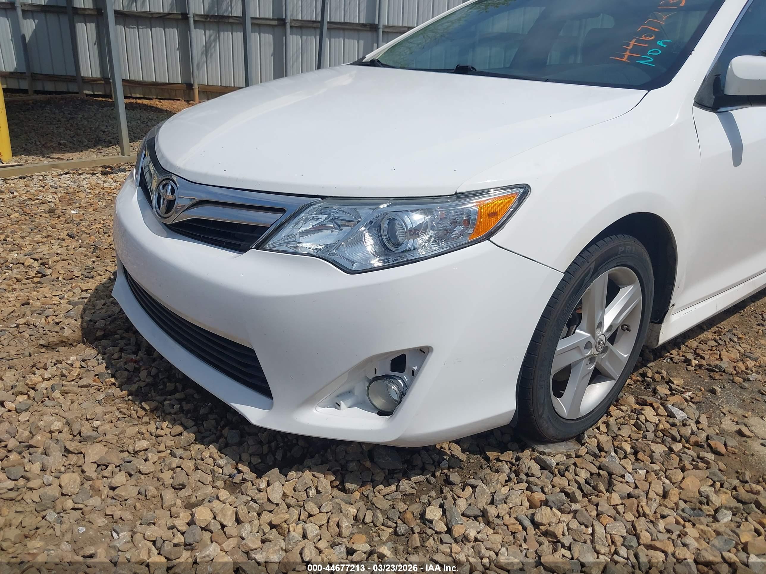 TOYOTA CAMRY image 6
