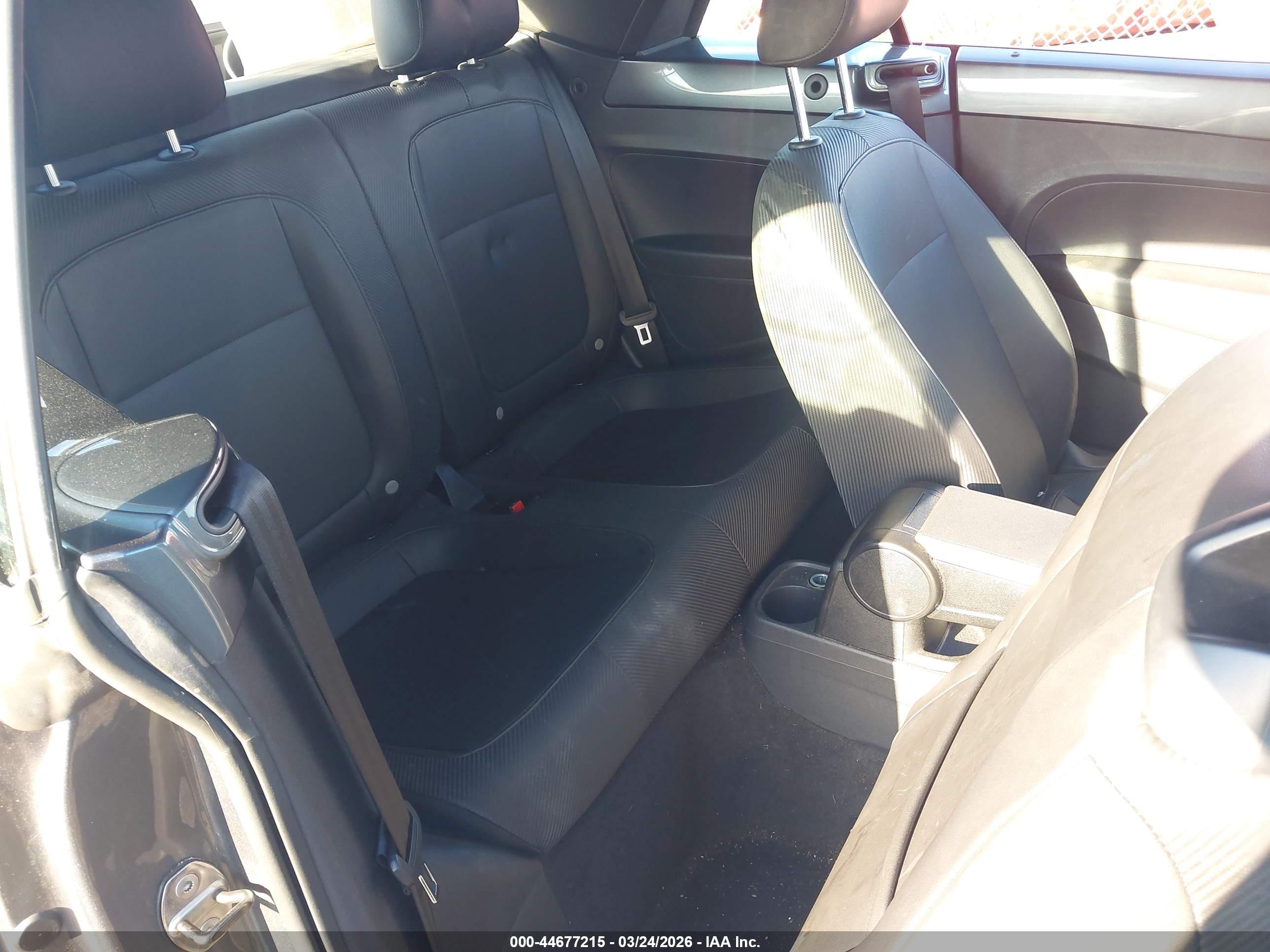 VOLKSWAGEN BEETLE image 8