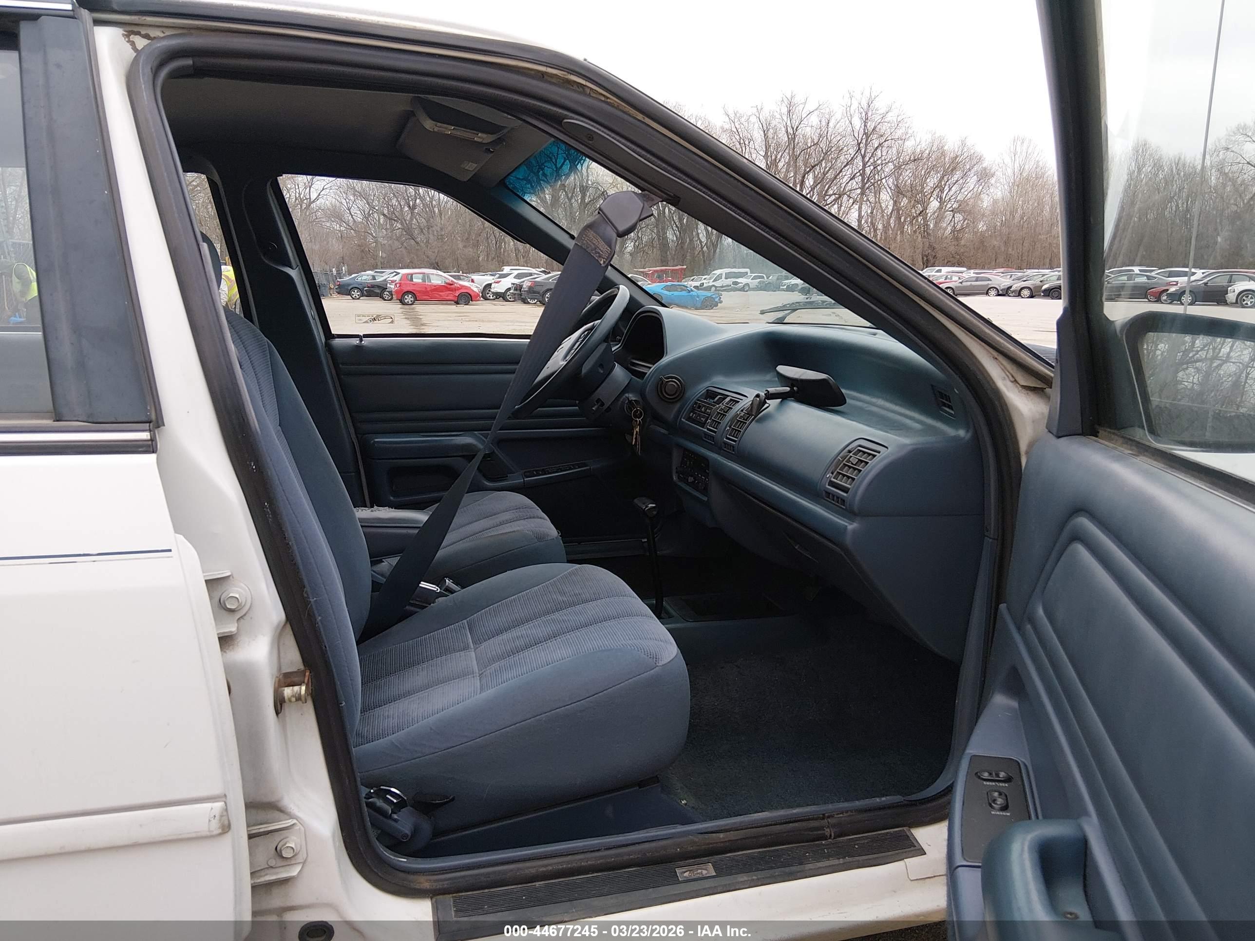 FORD TEMPO image 5
