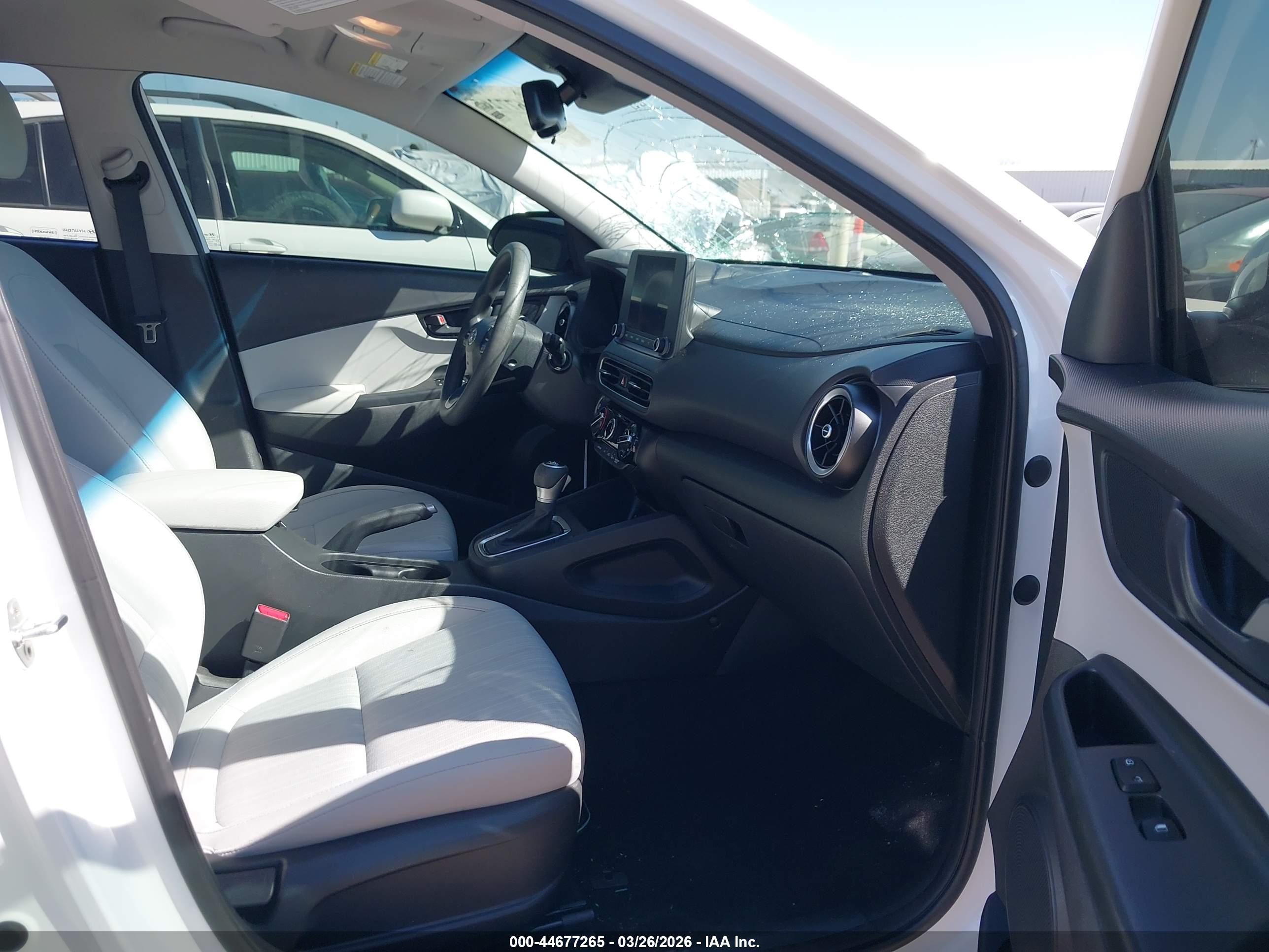 HYUNDAI KONA image 5