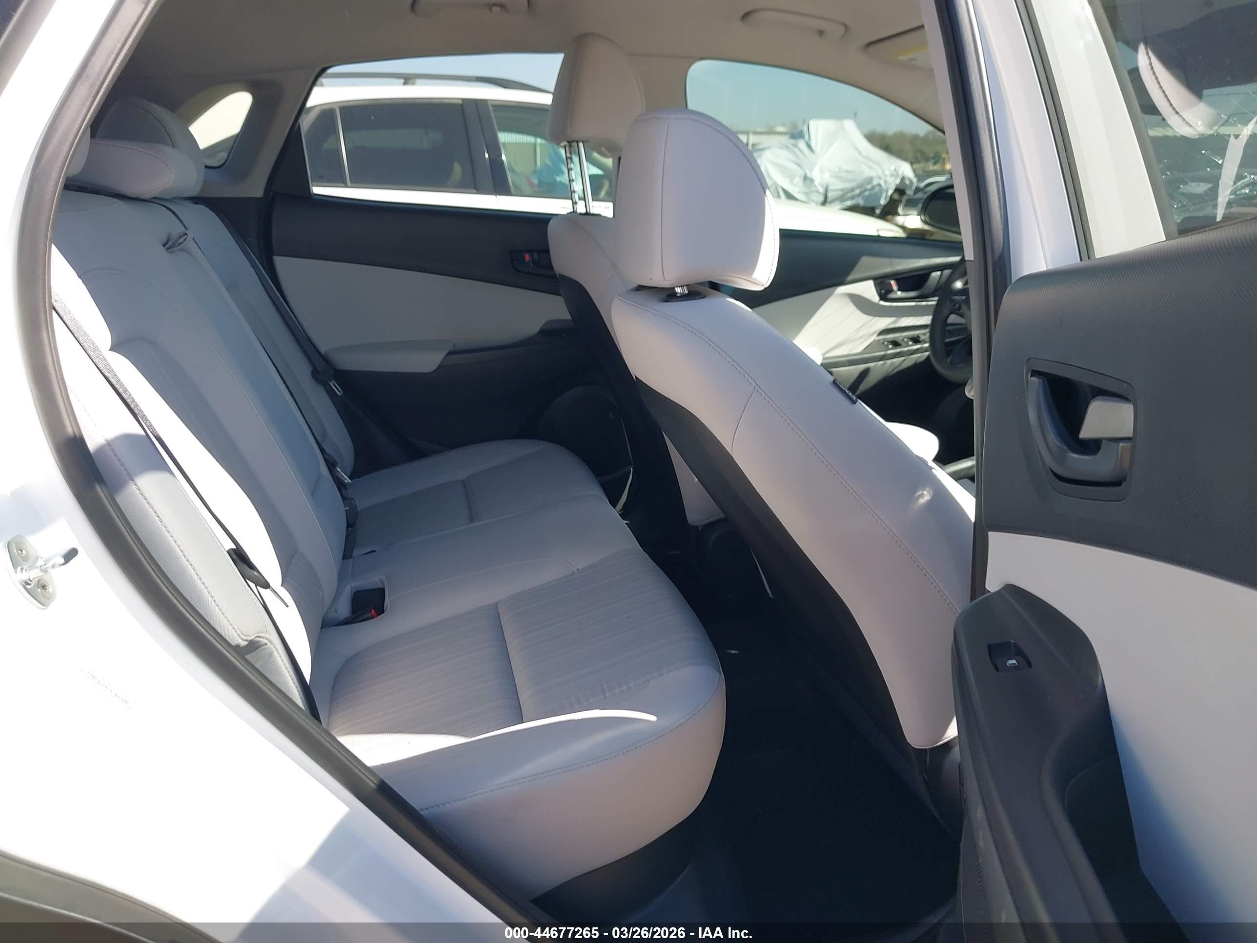 HYUNDAI KONA image 8