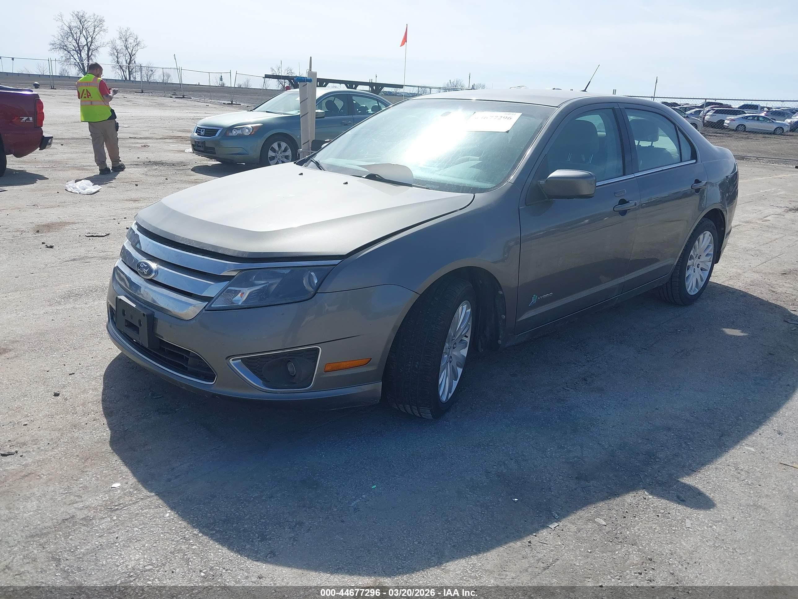 FORD FUSION image 2