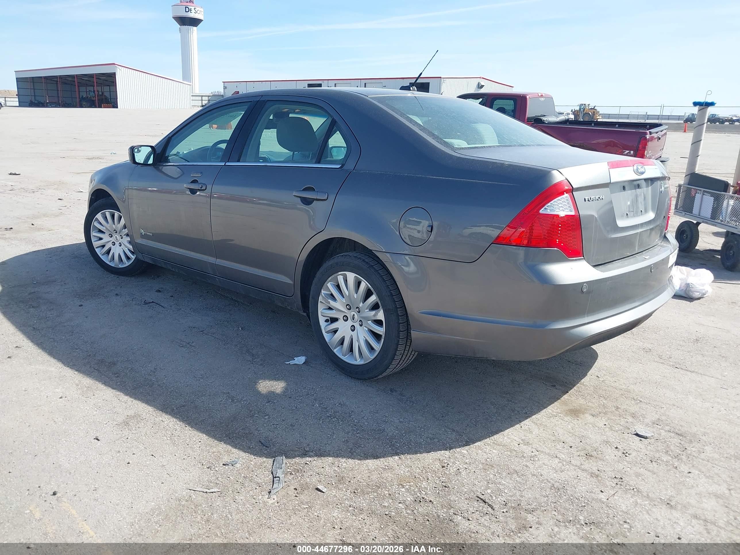 FORD FUSION image 3