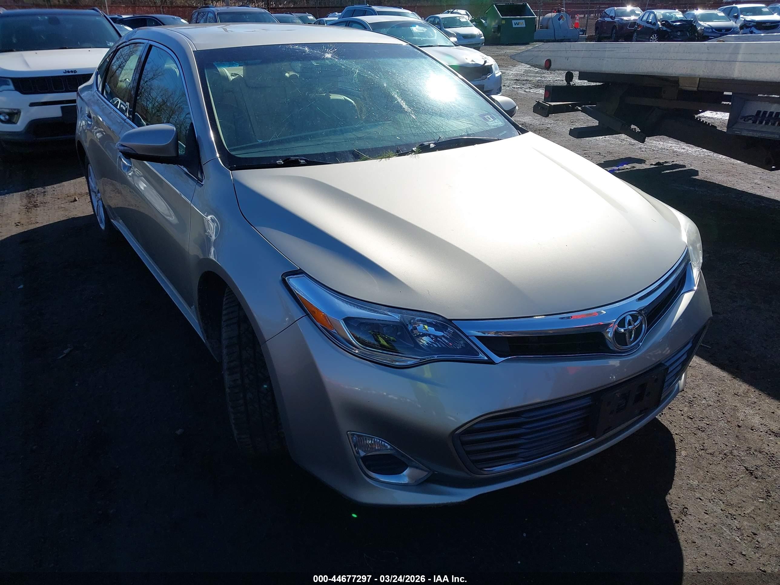 TOYOTA AVALON image 6