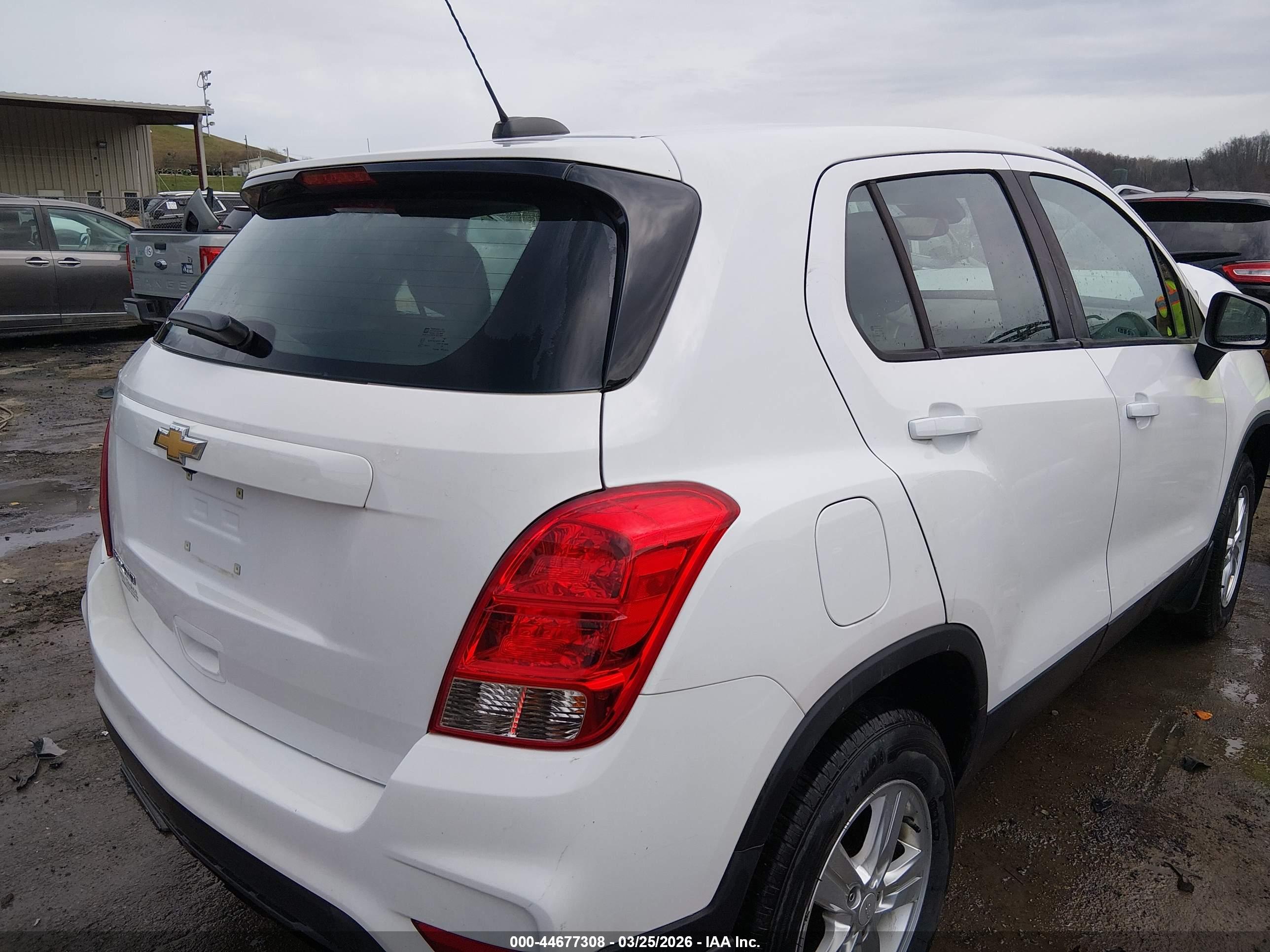 CHEVROLET TRAX image 4