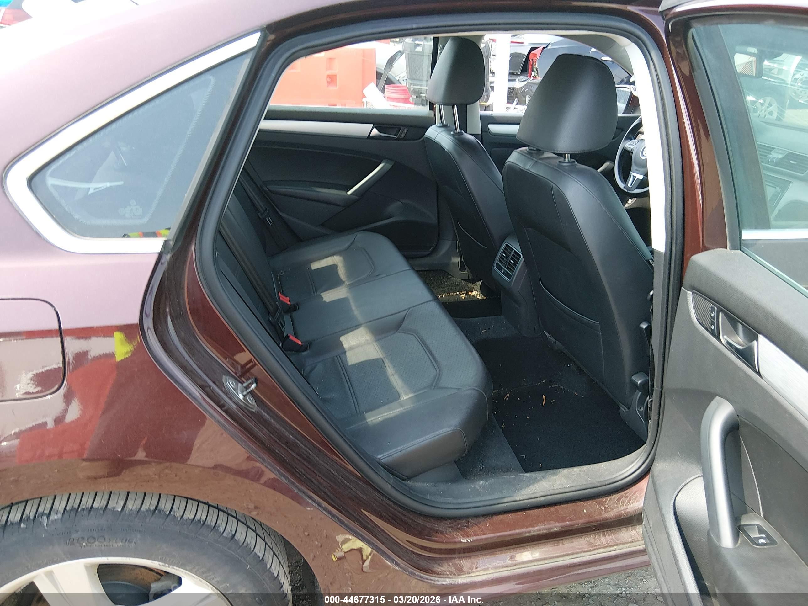VOLKSWAGEN PASSAT image 8