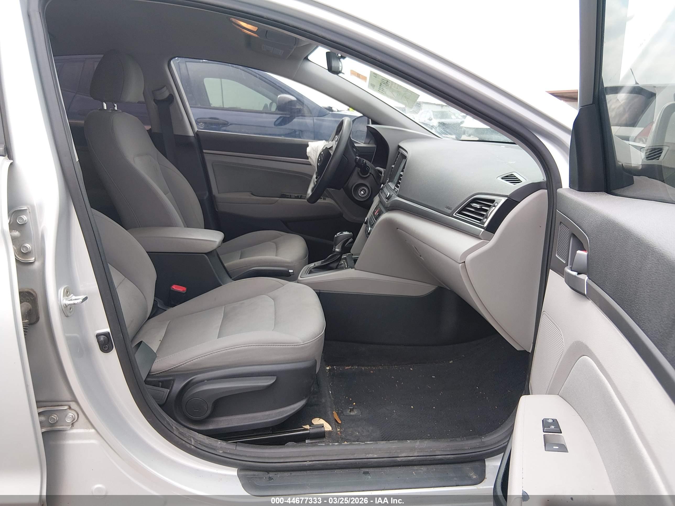 HYUNDAI ELANTRA image 5