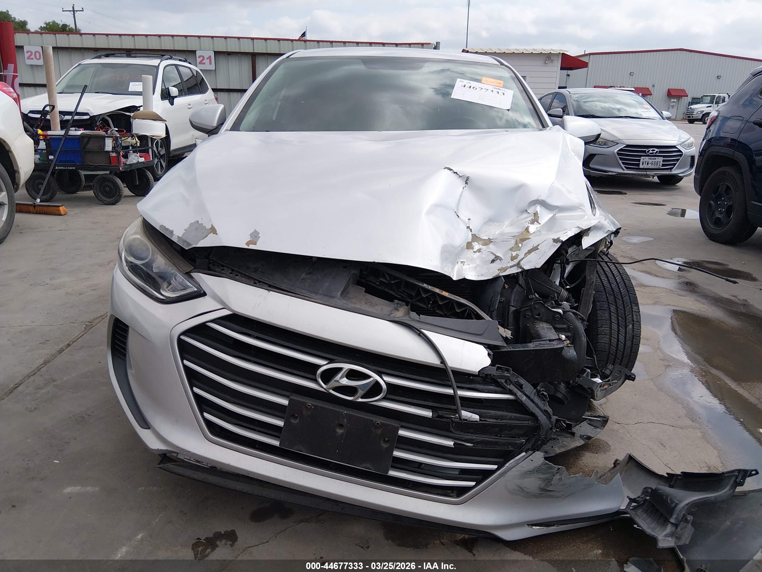 HYUNDAI ELANTRA image 6