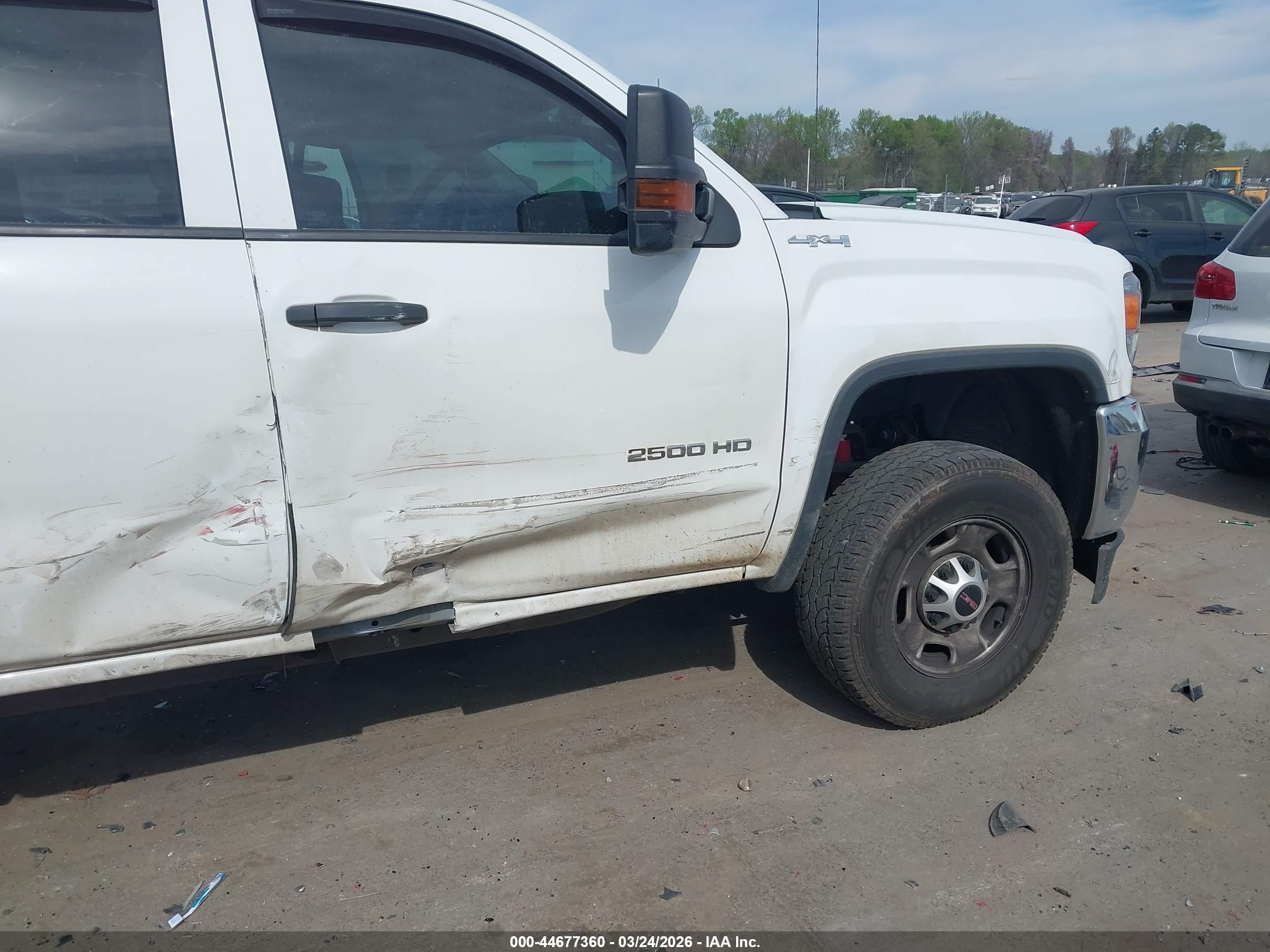 GMC SIERRA image 6