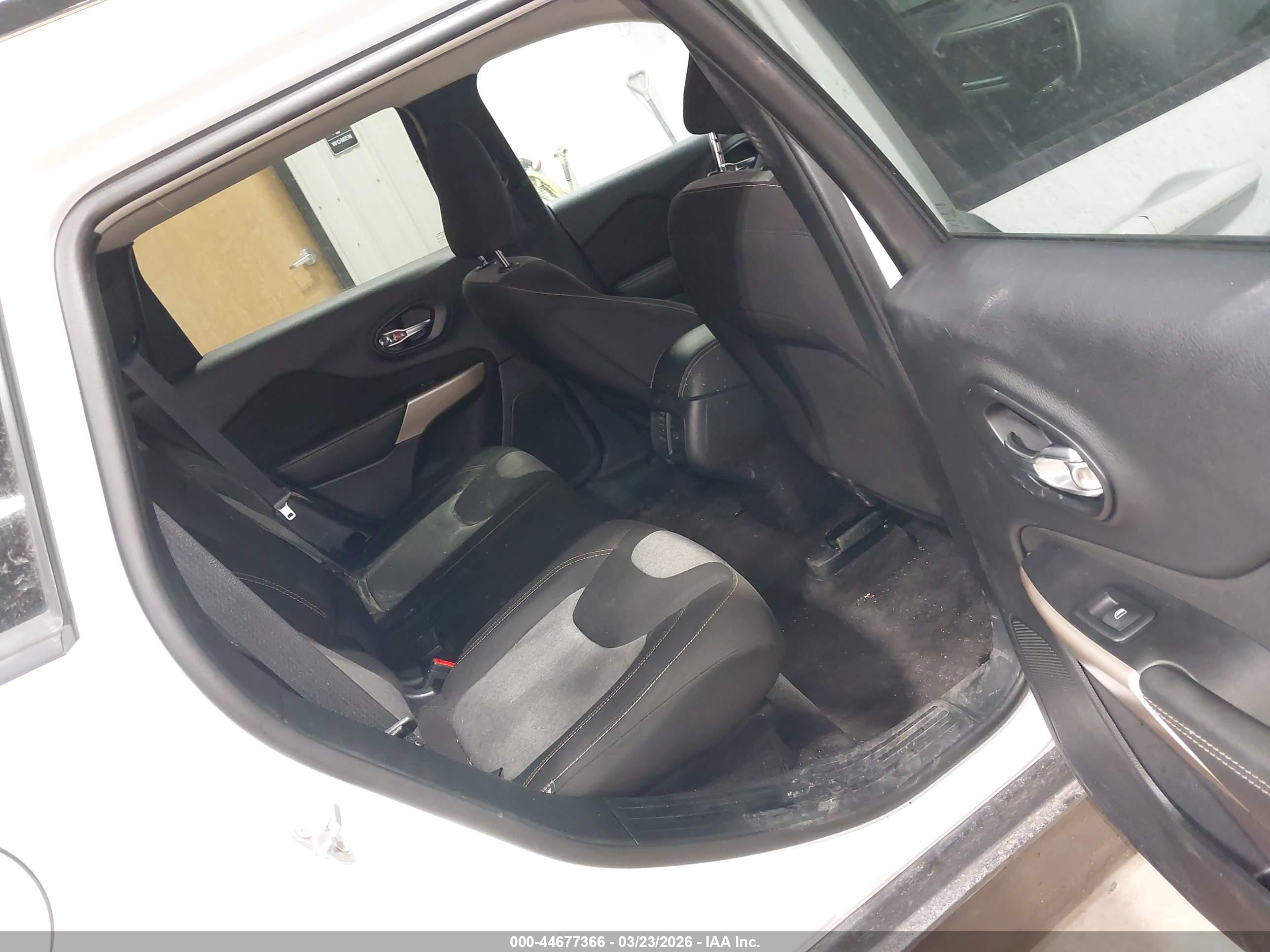 JEEP CHEROKEE image 8