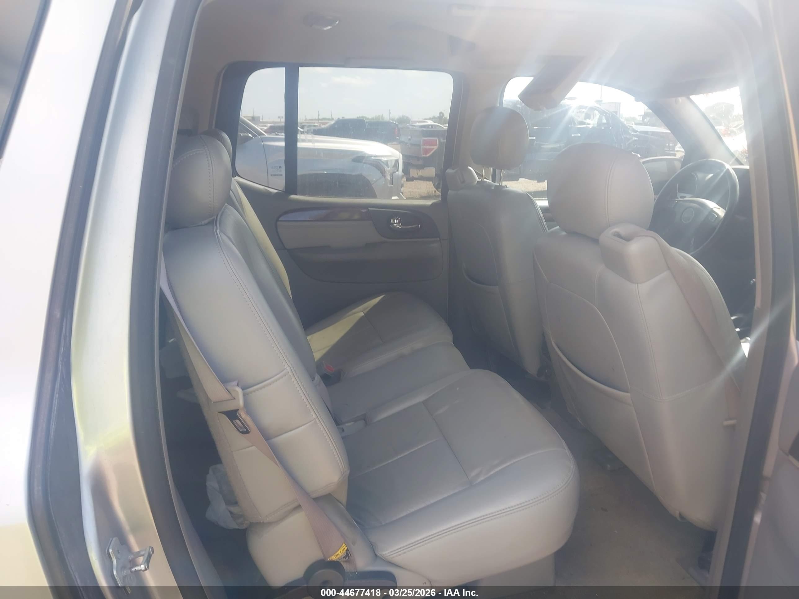 GMC ENVOY image 8