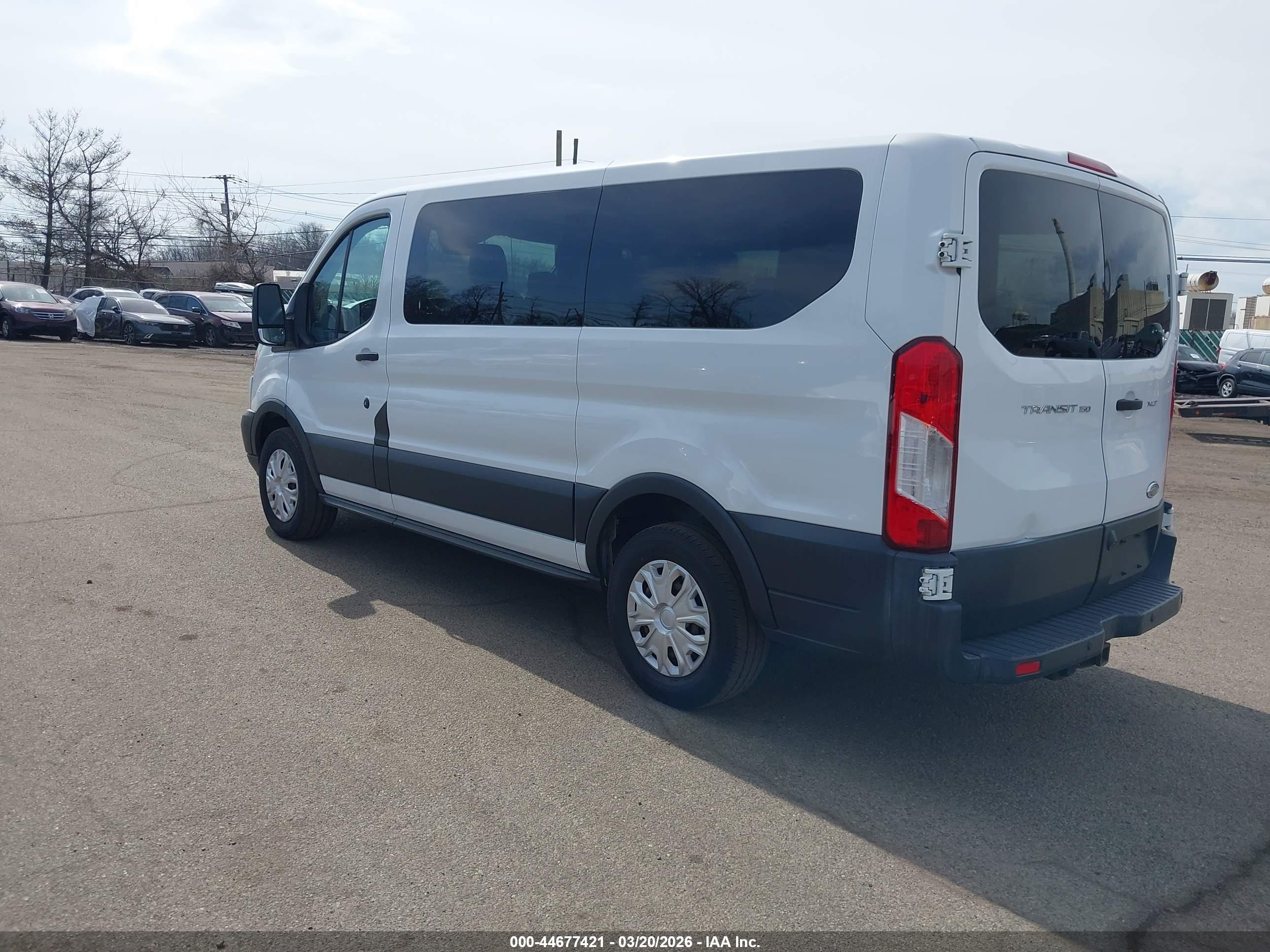 FORD TRANSIT-150 image 3