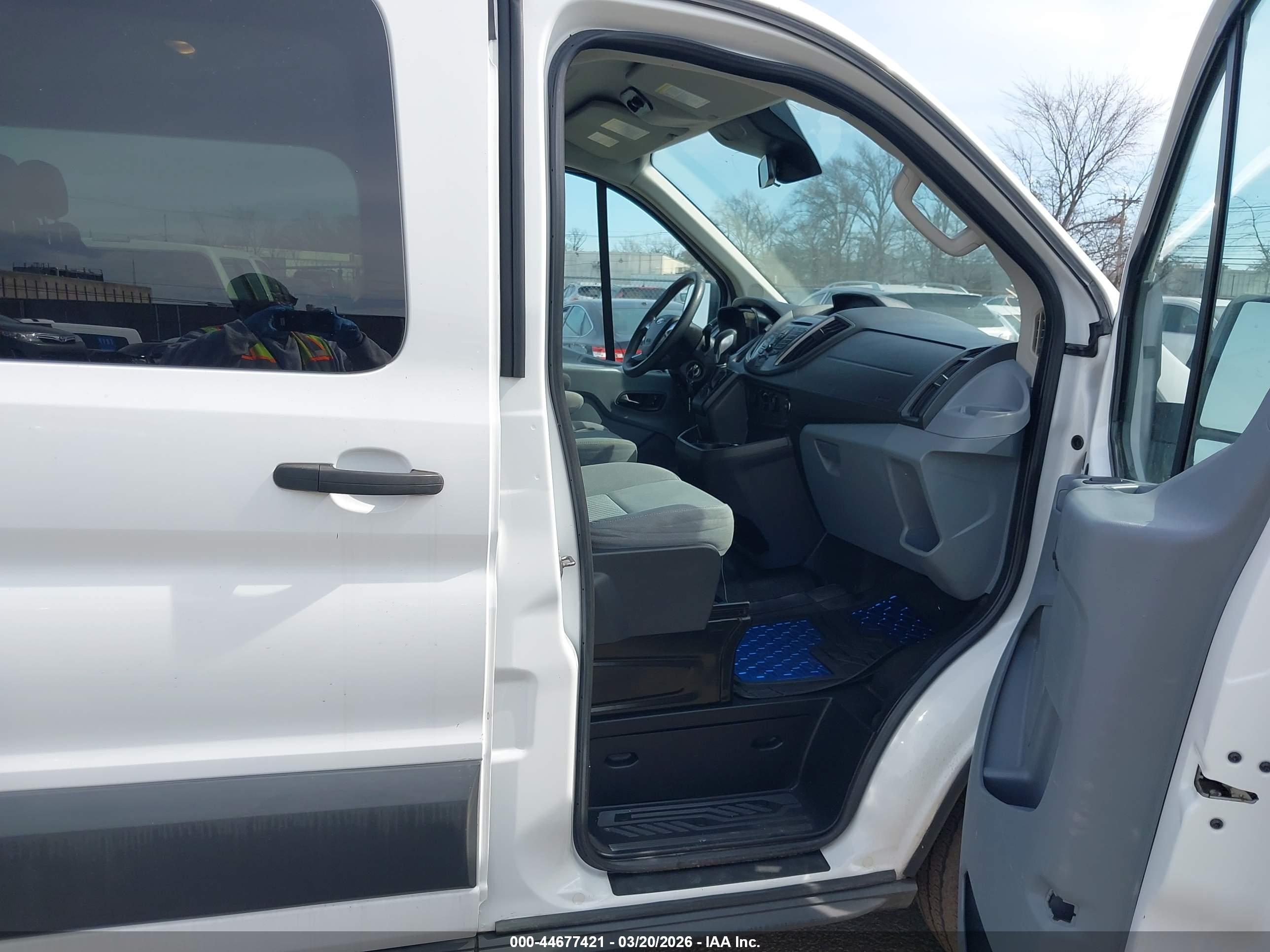 FORD TRANSIT-150 image 5